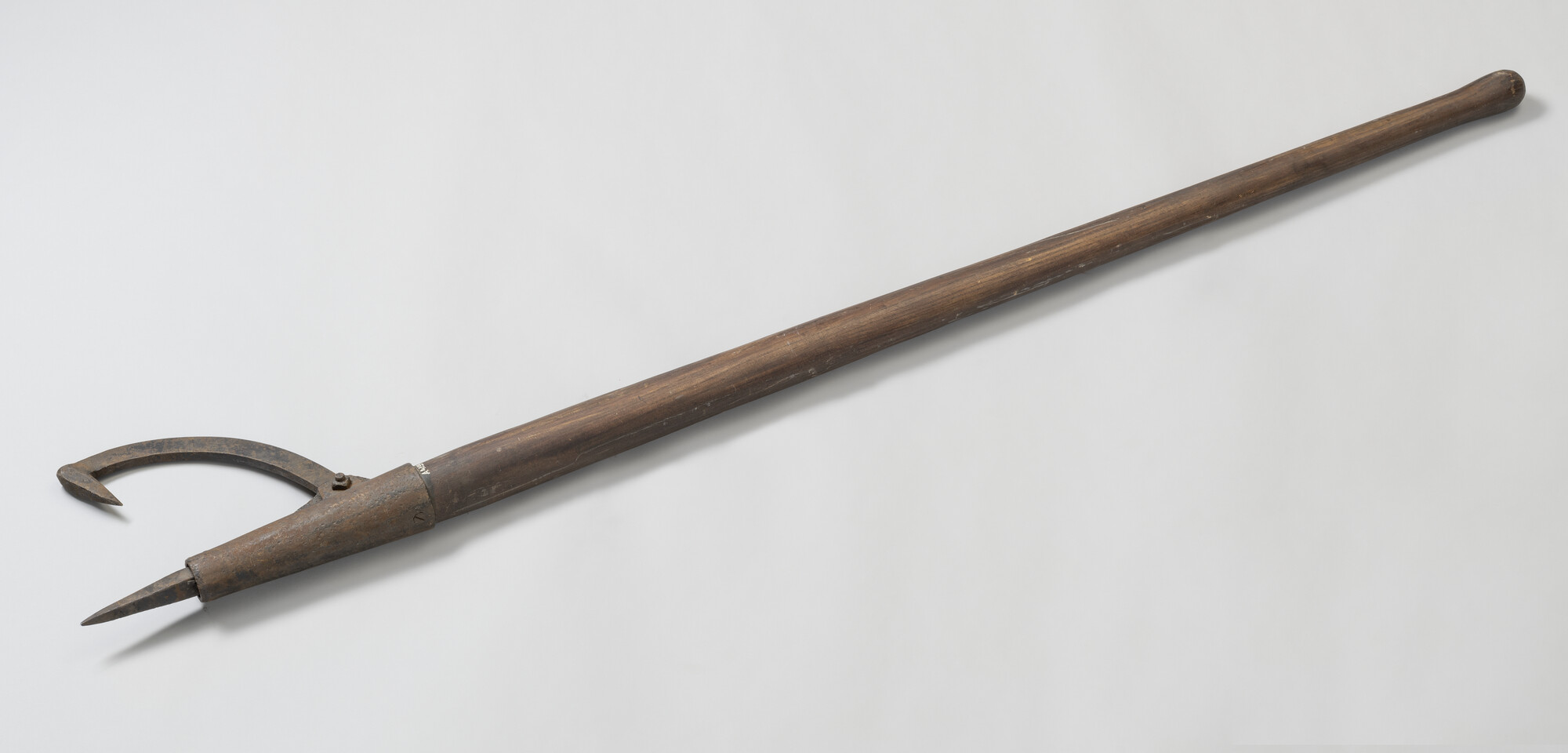 A.4899; Vlotterhaak met houten steel; haak (bevestigingsmiddel)