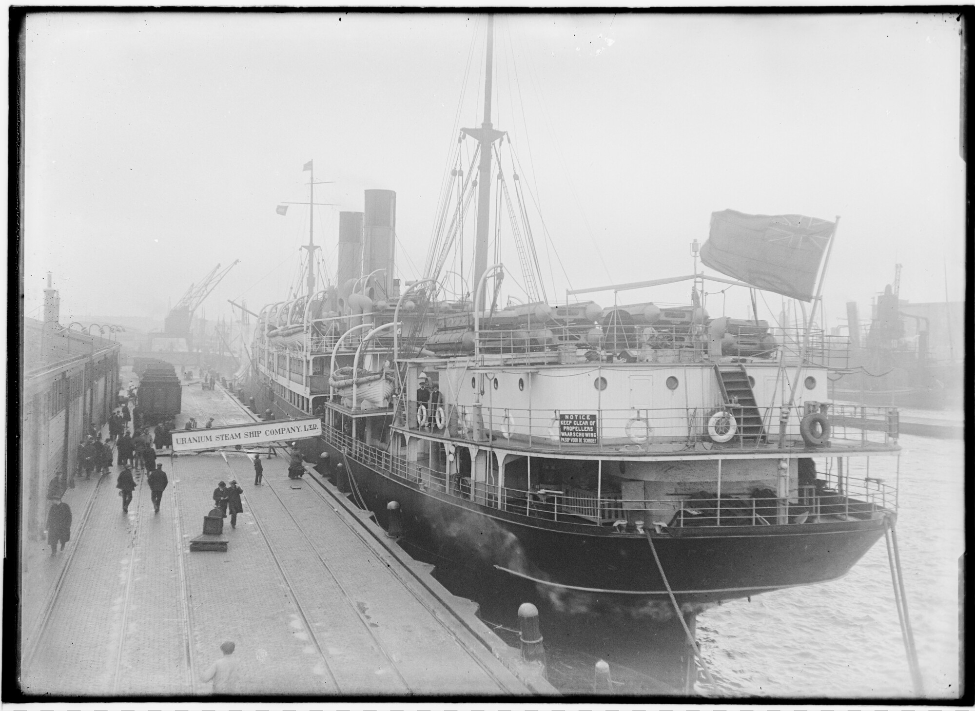 2018.1527; Glasnegatief van het achterschip van het passagiersschip Principello achterschip (Canadees, 1907); glasnegatief