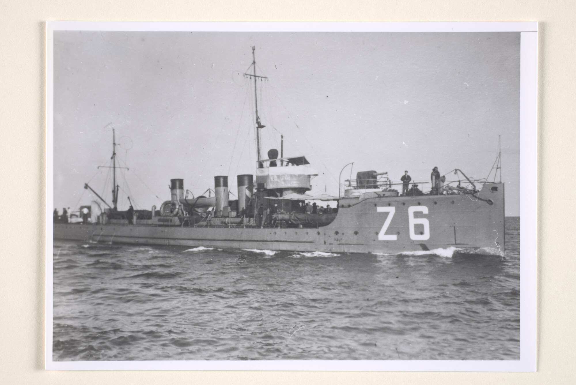 1995.1484; De torpedoboot Hr.Ms. 'Z 6' op zee; foto