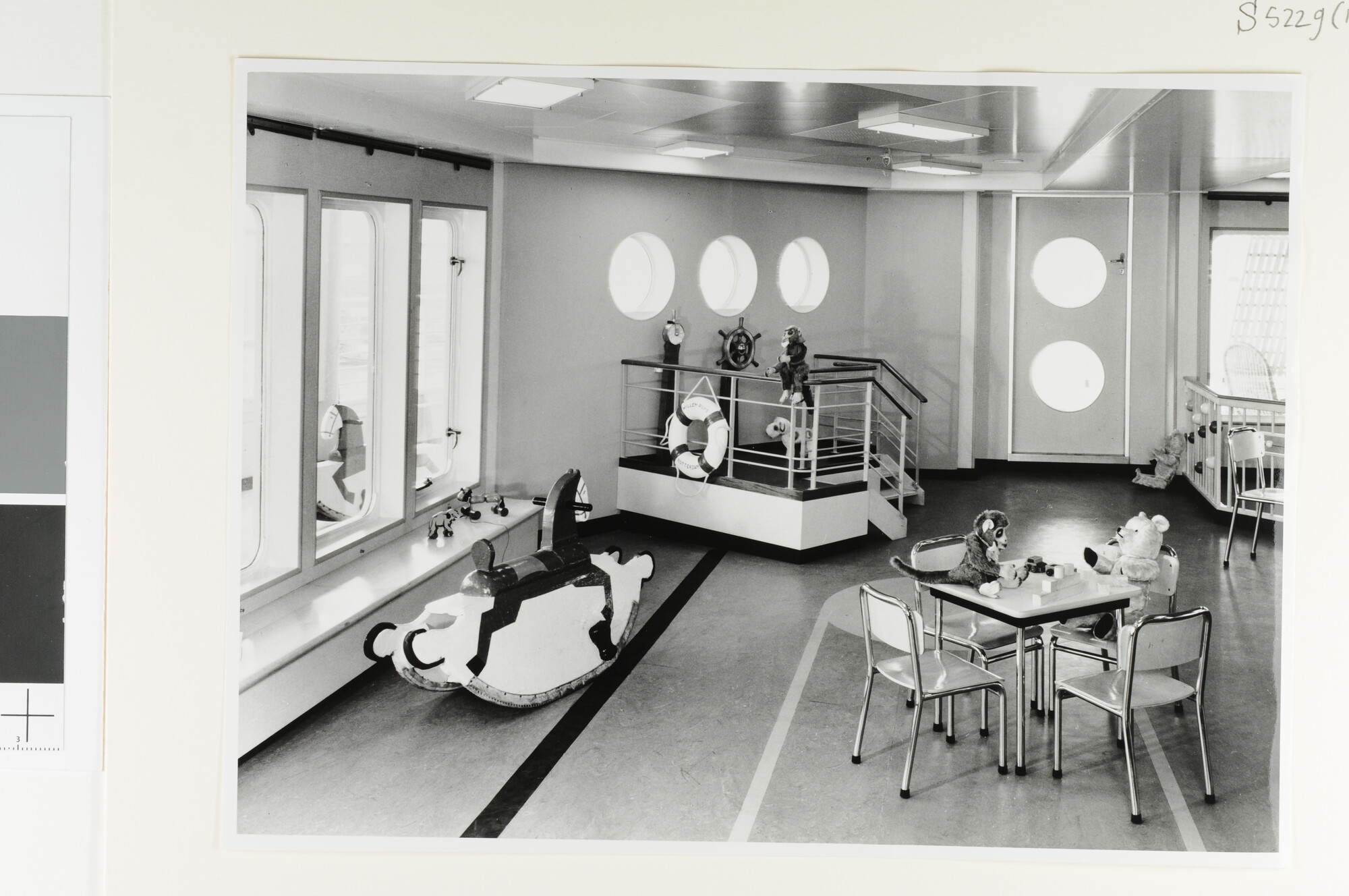 S.5229(01); Interieurfoto's genomen aan boord van ms. 'Willem Ruys' van de Koninklijke Rotterdamsche Lloyd [...]; fotoreportage