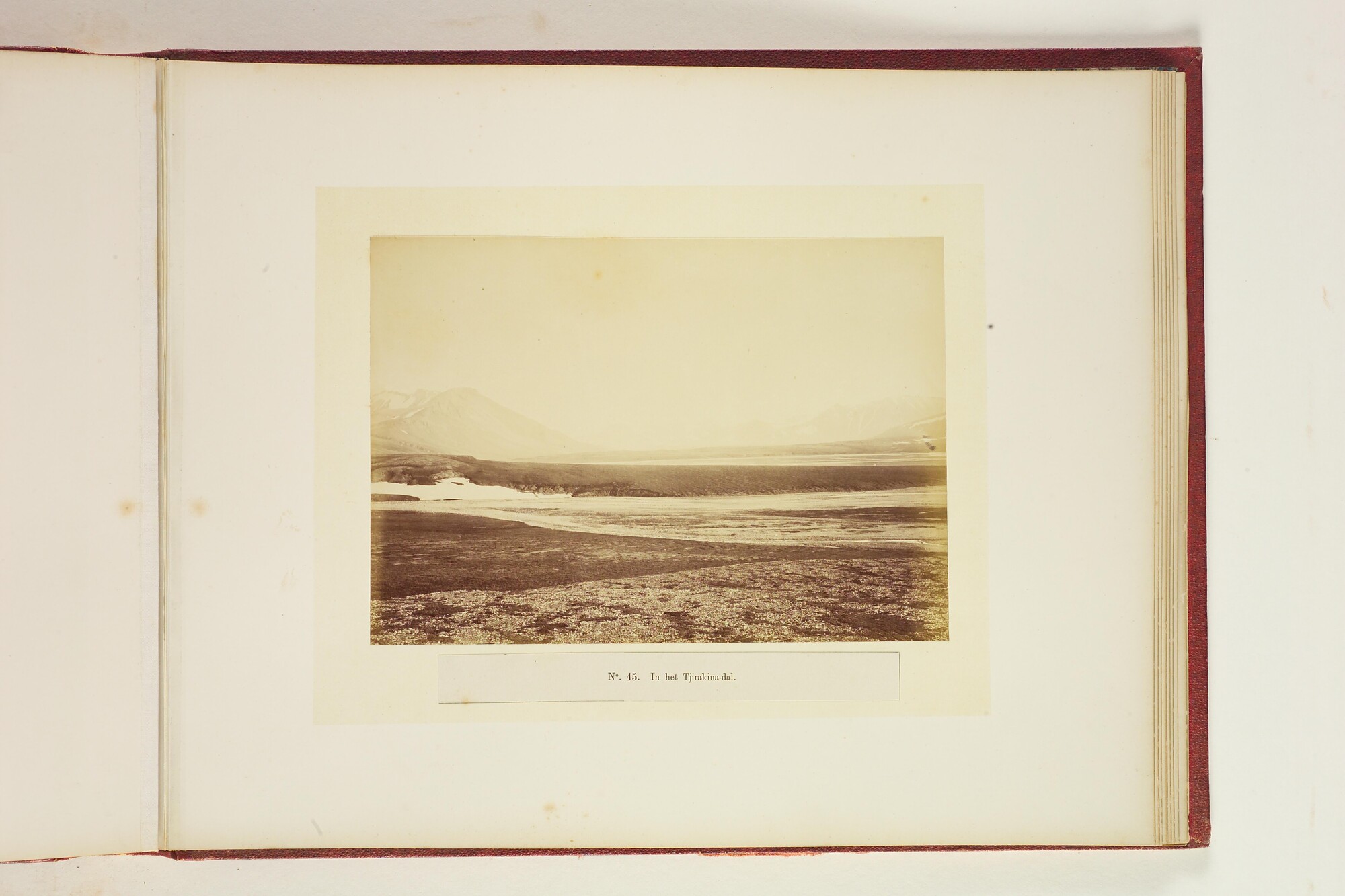 S.0068(05); Album met foto's van de Eerste Noordpoolexpeditie van de Willem Barents; fotoalbum