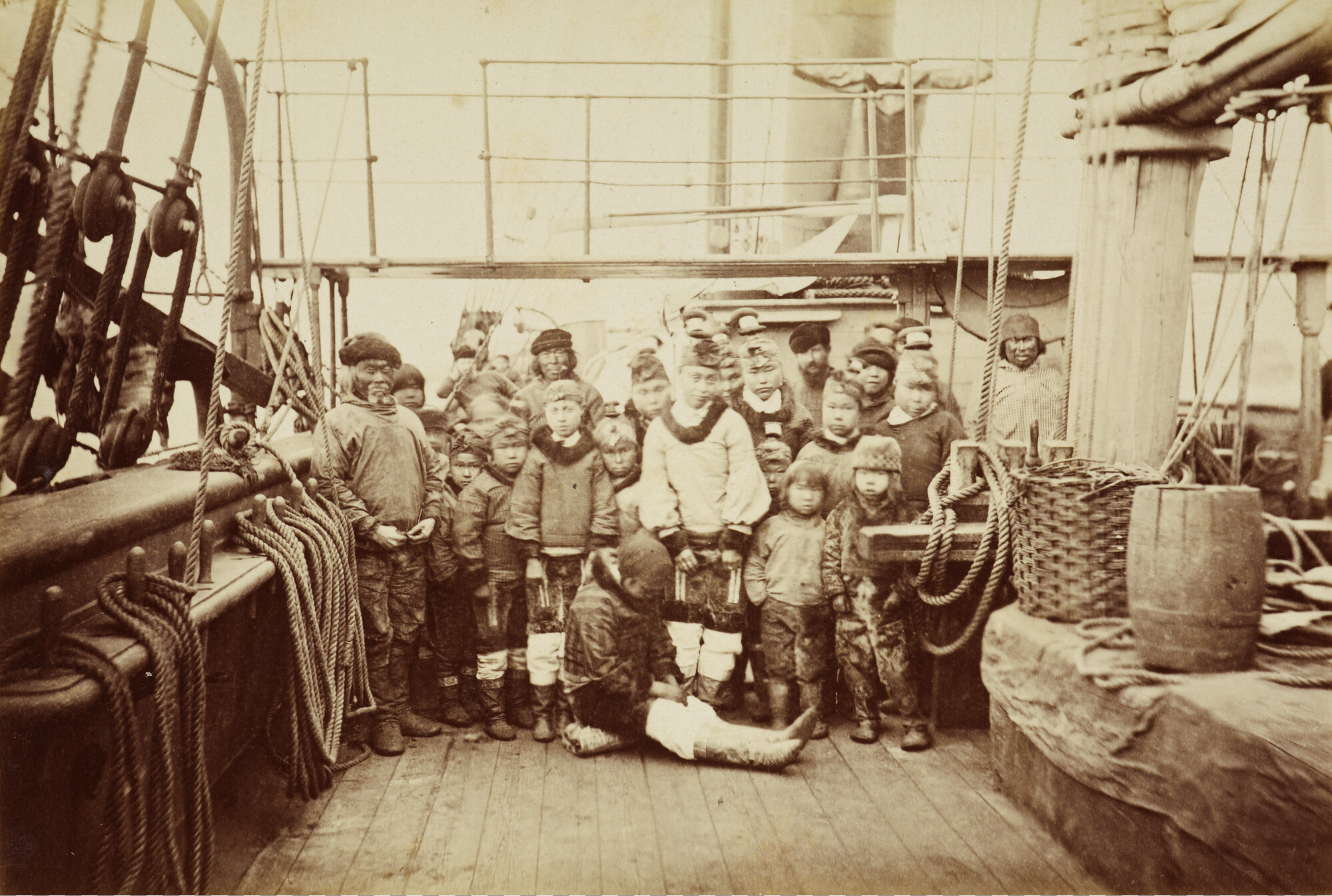 A.4325; Album met foto's van de noordpoolreis van de Pandora; fotoalbum