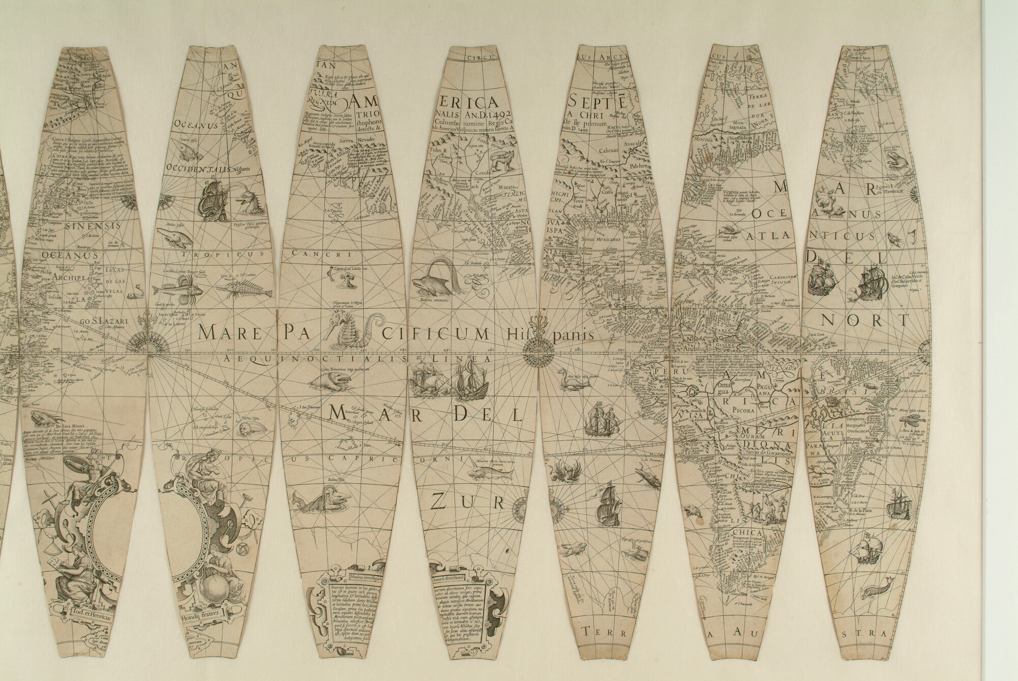 A.4056; Segmenten voor een aardglobe van 35,5 cm door Jodocus en Hendricus Hondius, 1627; globe