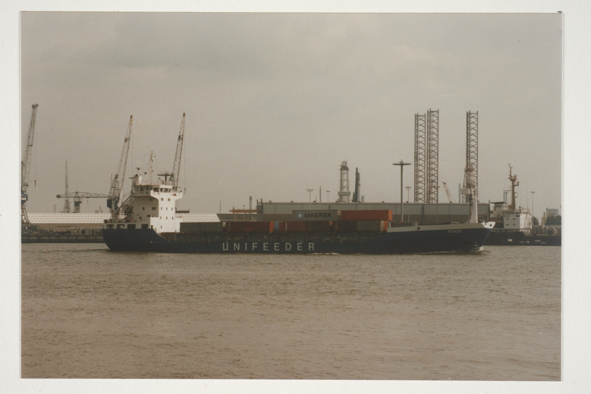 2000.0872; Kleurenfoto van het vrachtschip ms. Fenja (ex- Meter [...]; foto