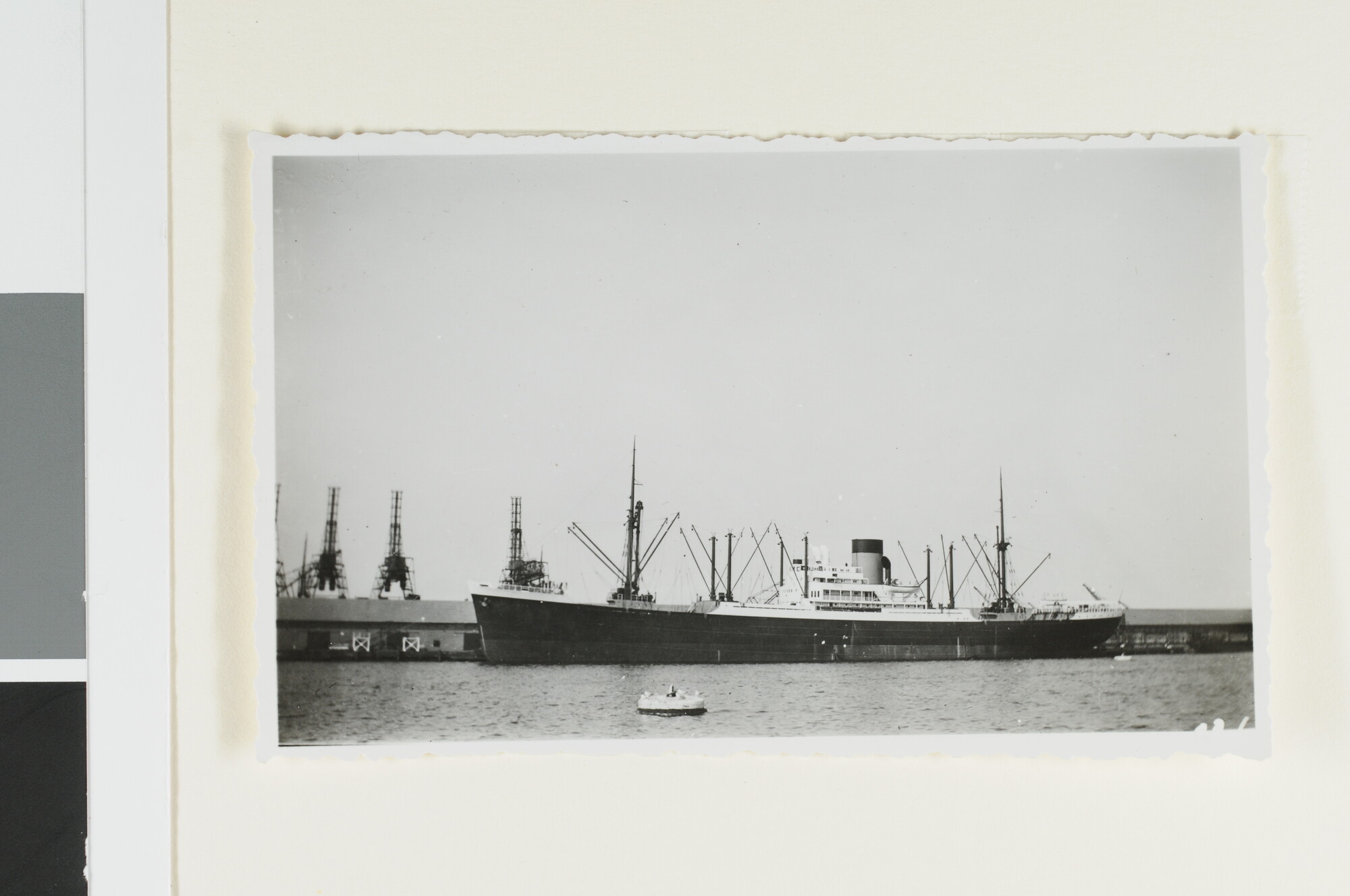 S.4380(04)377; Het vrachtschip ss. Java in Amsterdam; foto