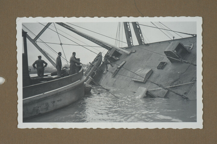 2001.1755; Omslag met vele foto's en knipsels van meest bergingsactiviteiten door Reederij v/h Gebroeders Goedkoop te Amsterdam in de periode 1929 / 1949; omslag
