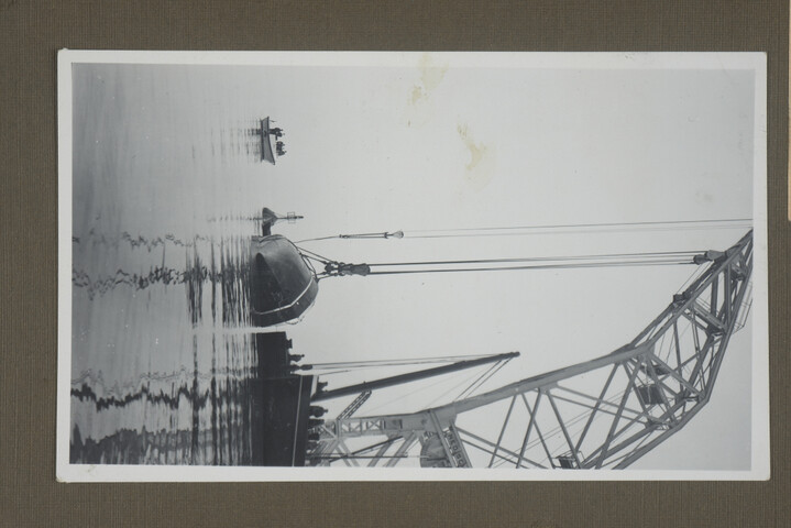 2001.1755; Omslag met vele foto's en knipsels van meest bergingsactiviteiten door Reederij v/h Gebroeders Goedkoop te Amsterdam in de periode 1929 / 1949; omslag