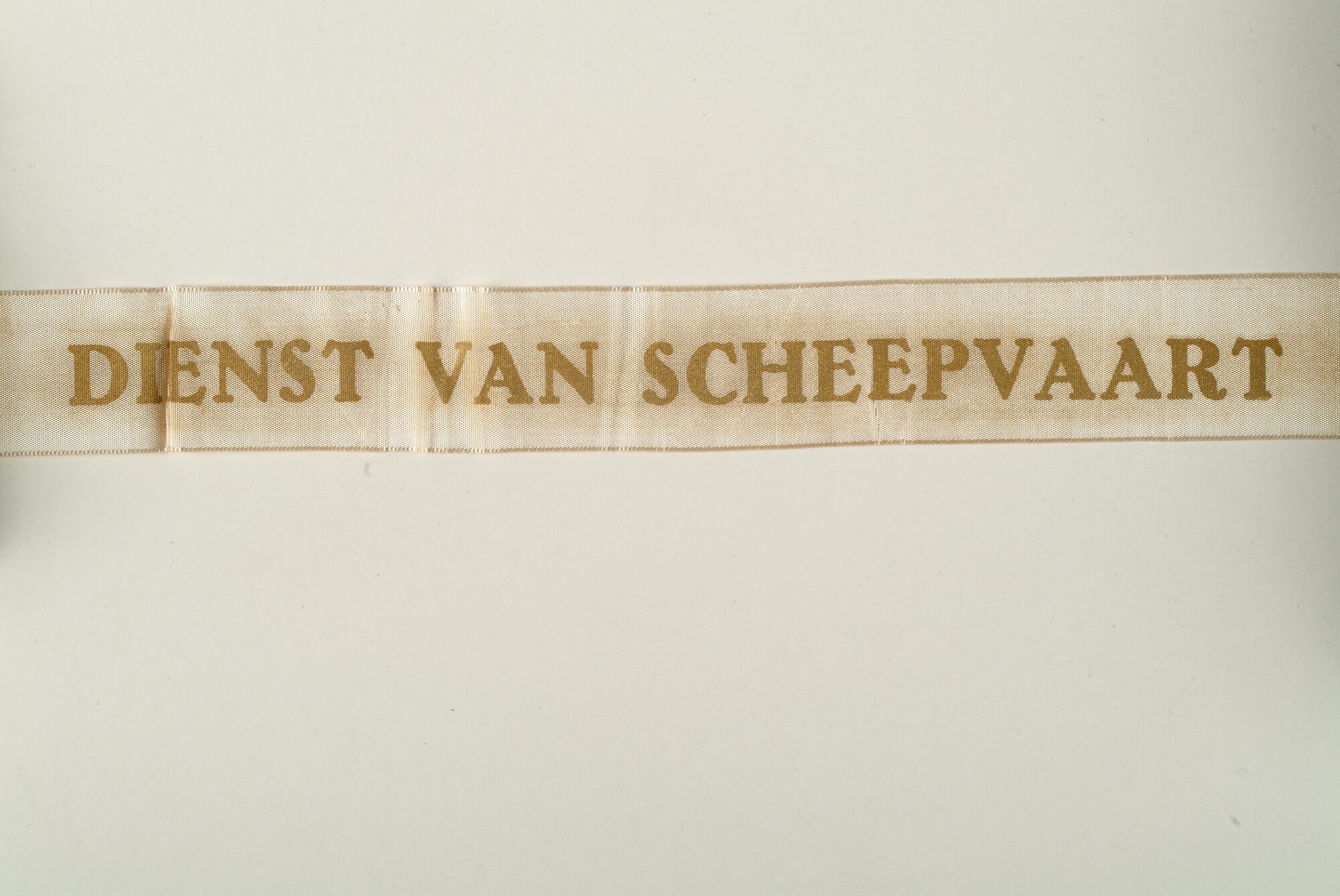 2004.5298; Lint met opdruk "DIENST VAN SCHEEPVAART"; lint