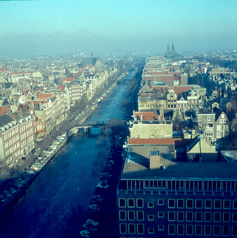 S.9100(1229); Dia van Prinsengracht vanaf Westertoren, Stadsgezicht in Amsterdam; diapositief