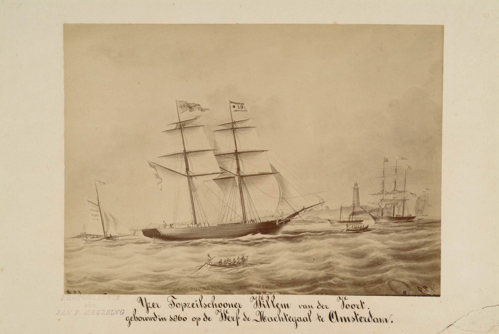 S.1156(06)373; Foto van een tekening door J. Spin van de topzeilschoener 'Willem van der Voort' zeilende nabij de vuurtoren van Den Helder; foto