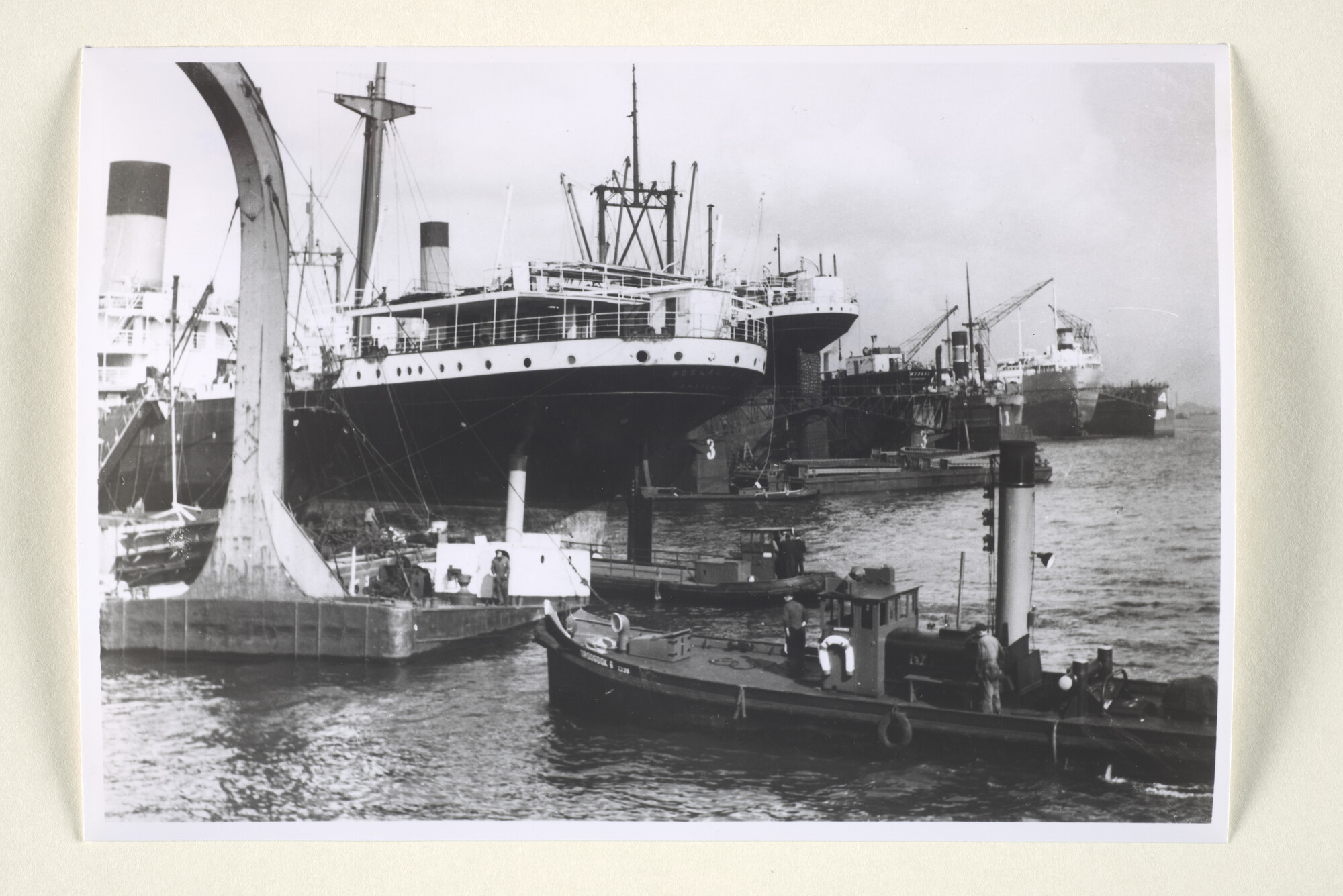 1997.1065; Gezicht op de etablissementen van de ADM te Amsterdam; foto