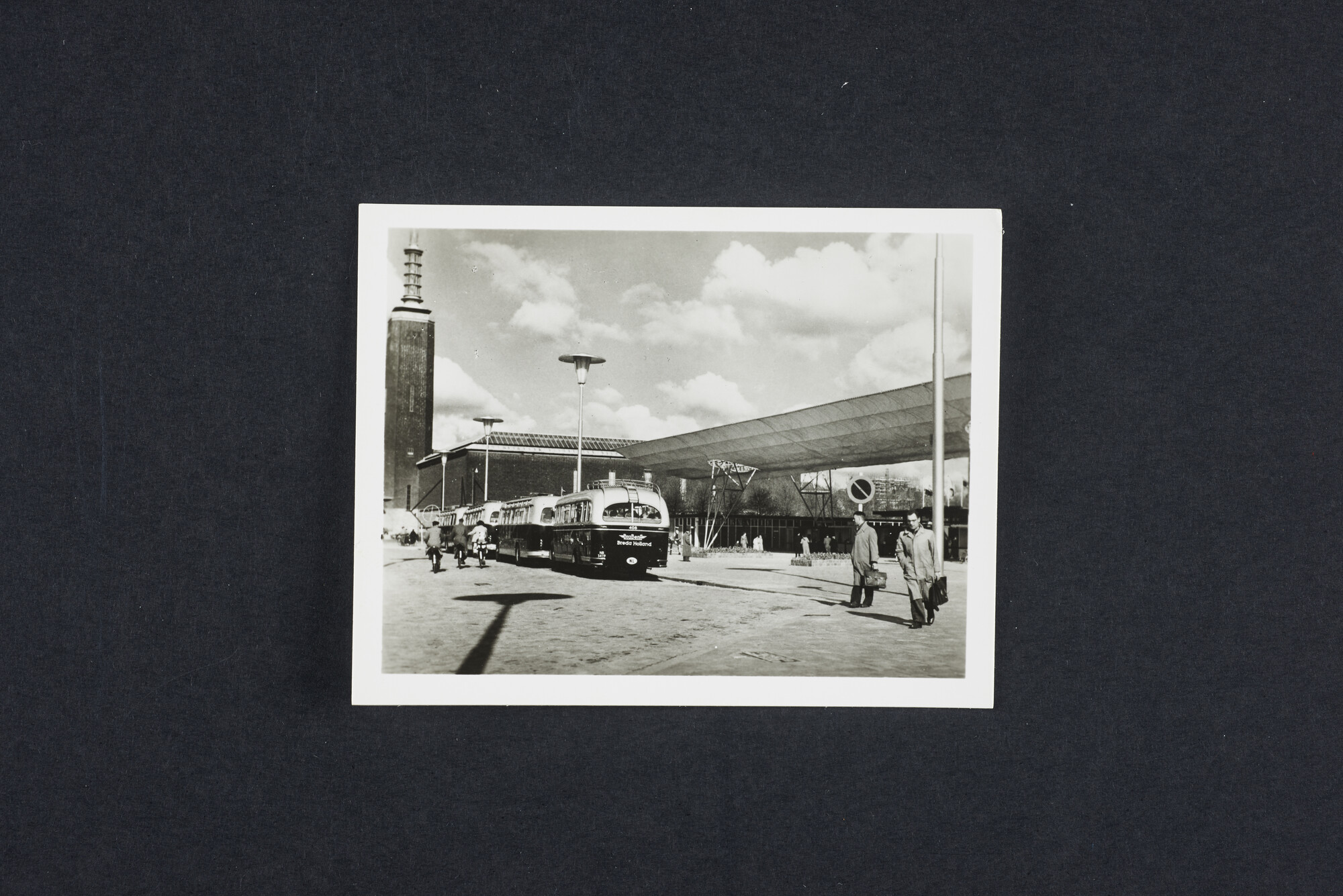 2015.4590; Fotomapje met tien foto's van de Nationale Energie Manifestatie 1955 in Rotterdam; fotomap