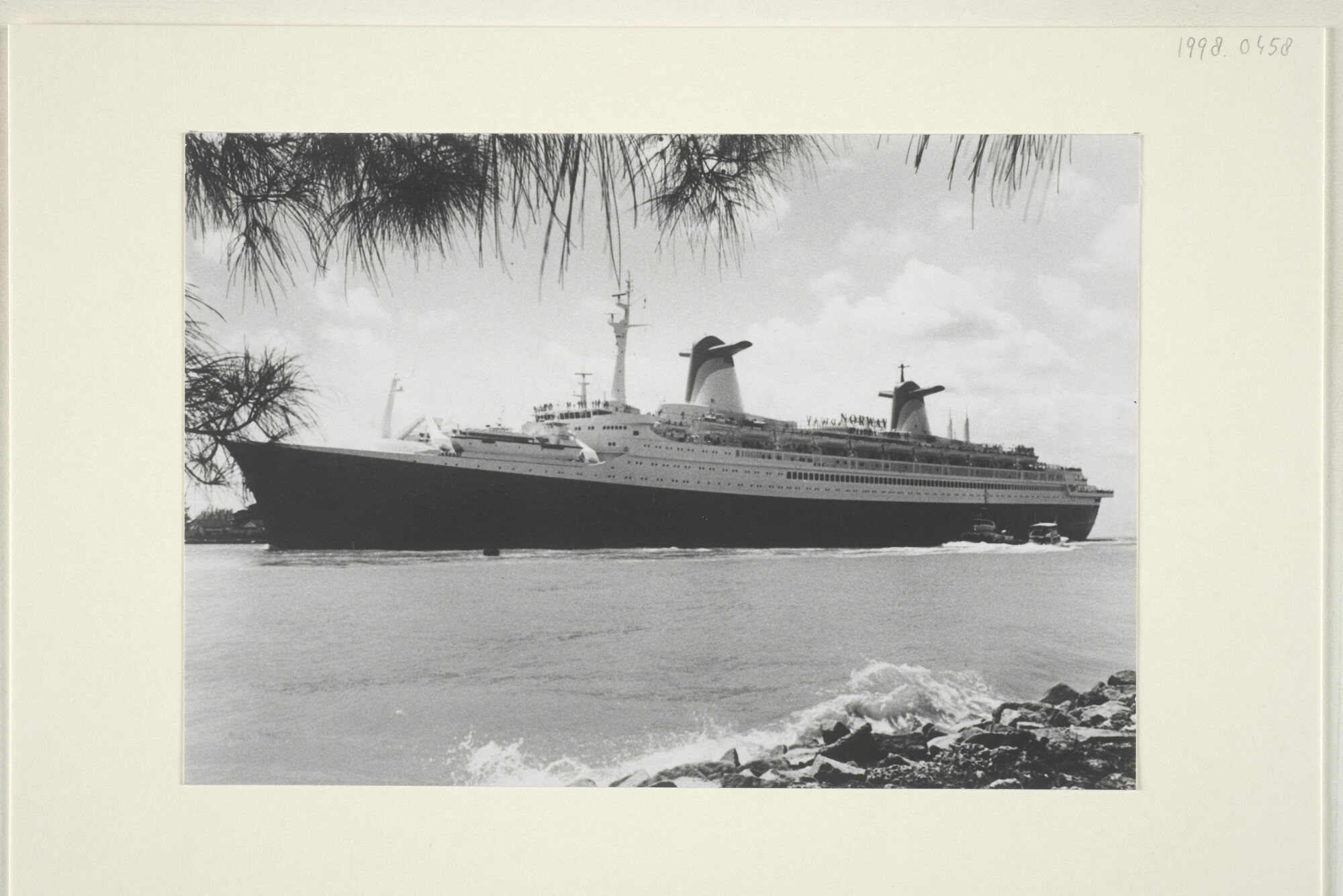 1998.0458; Het Noorse cruiseschip ss. Norway (ex- France) van de Norwegian [...]; foto