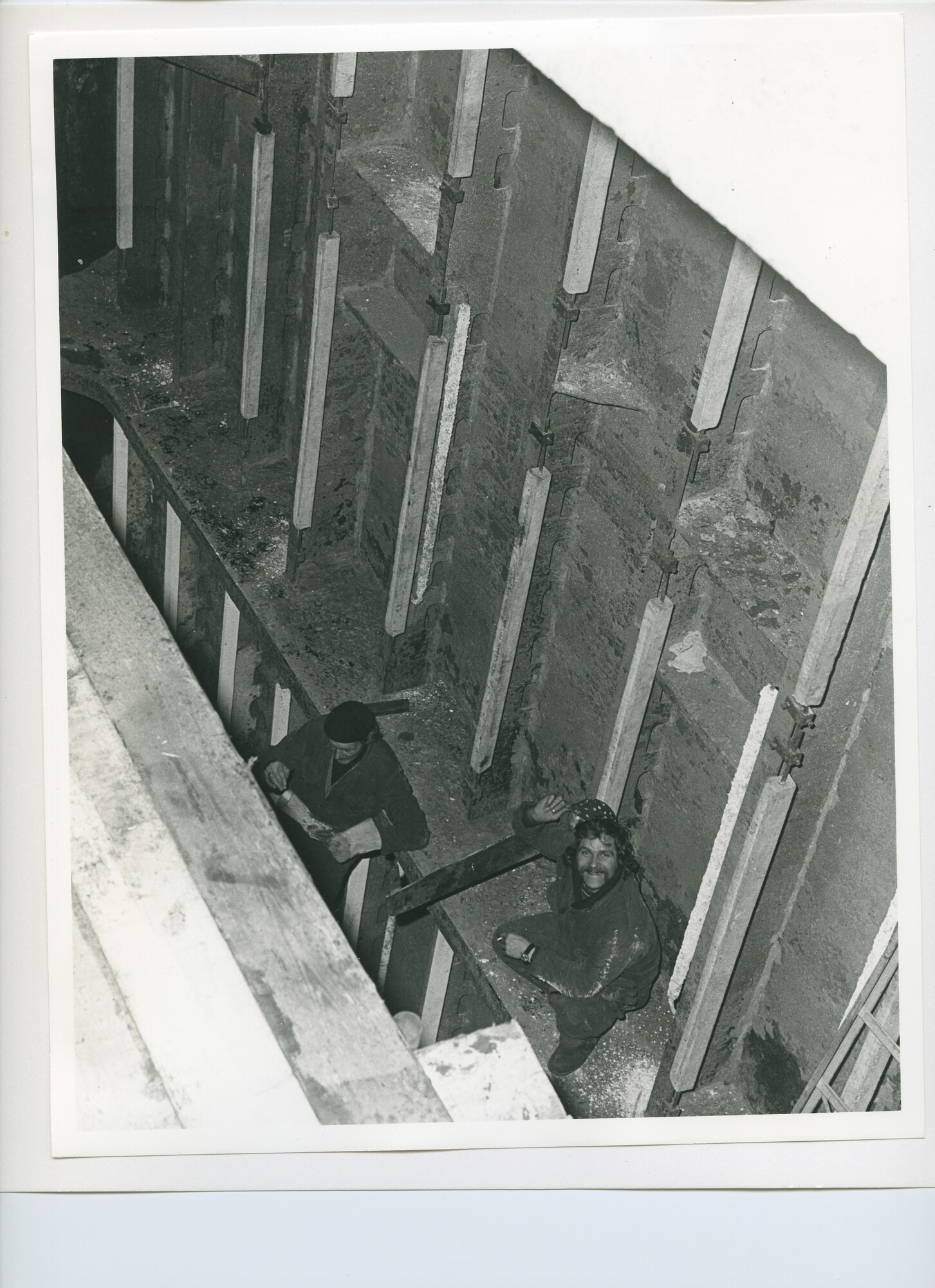 S.5444(5585)3; Foto van de Kathodische protectie in een tank van de Turbinia; foto