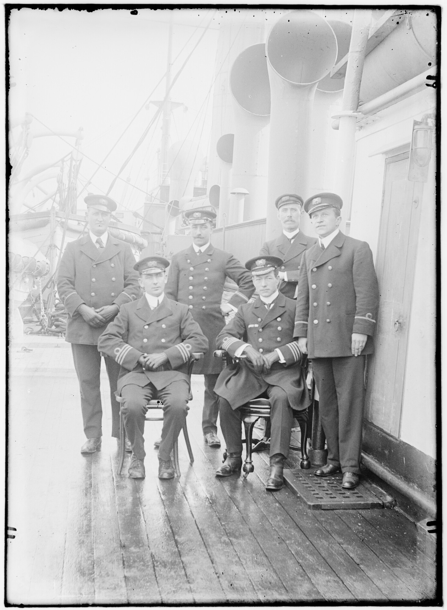 2018.1912; Glasnegatief van de état-major aan boord van het passagiersschip Principello; glasnegatief