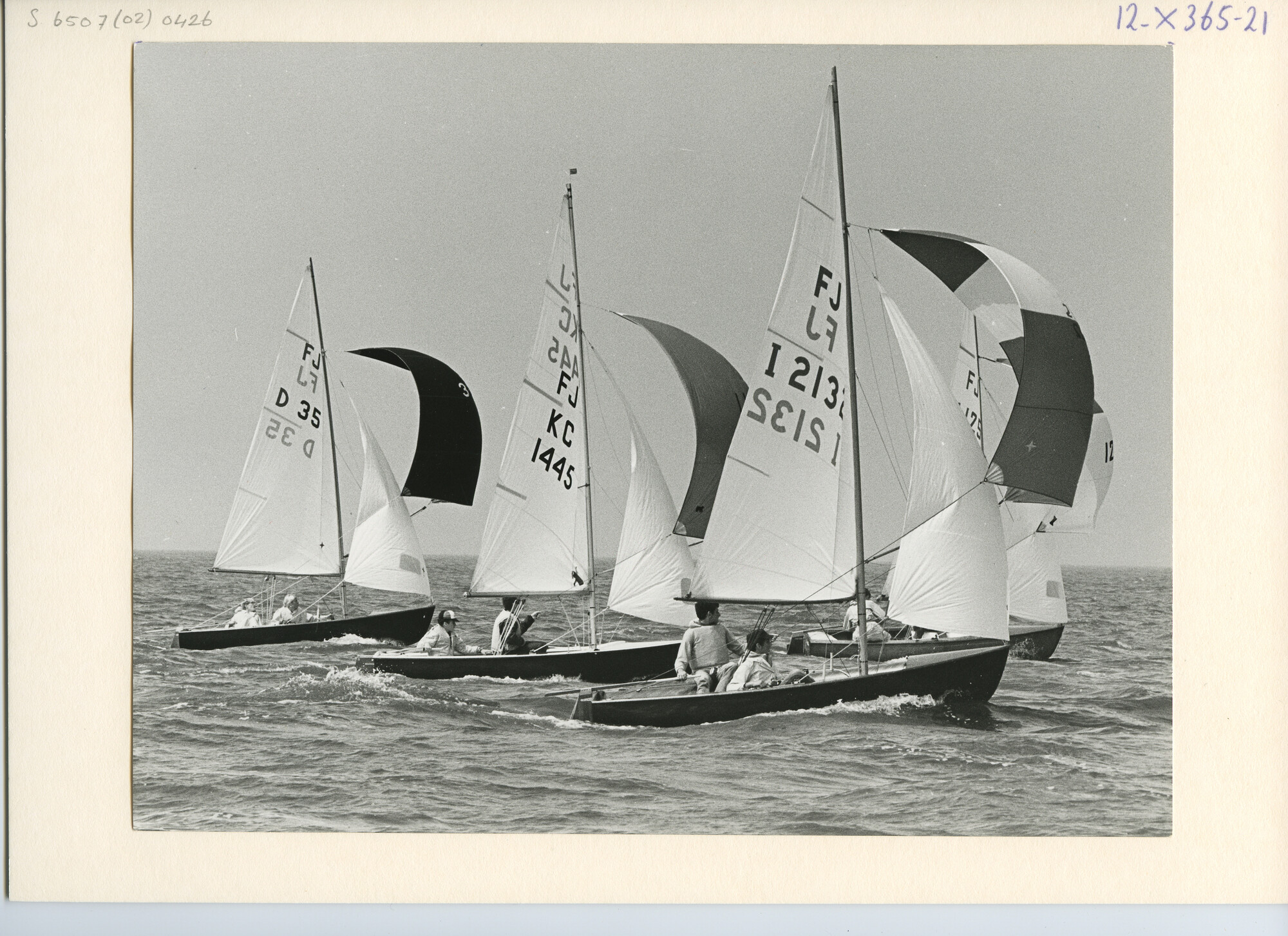 S.6507(02)0426.04; Zwart-wit foto van het Wereldkampioenschap Flying Junior 1969 voor Muiden; foto