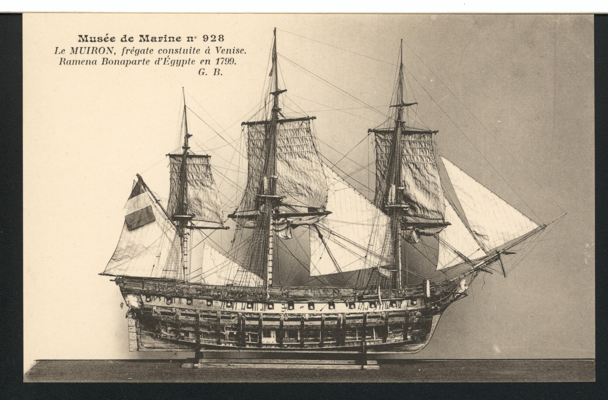 A.4876(397); Mapje van het Musee du Louvre (Musée de Marine) met 50 prentbriefkaarten met; prentbriefkaart-serie