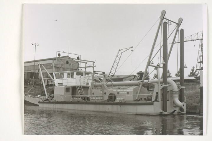 S.5219(12)0702; Foto's van de snijkopzuiger 'Nautilus' van Prins Aanneming Maatschappij uit Sliedrecht, in reparatie/verbouwing bij de ASM; fotoreportage