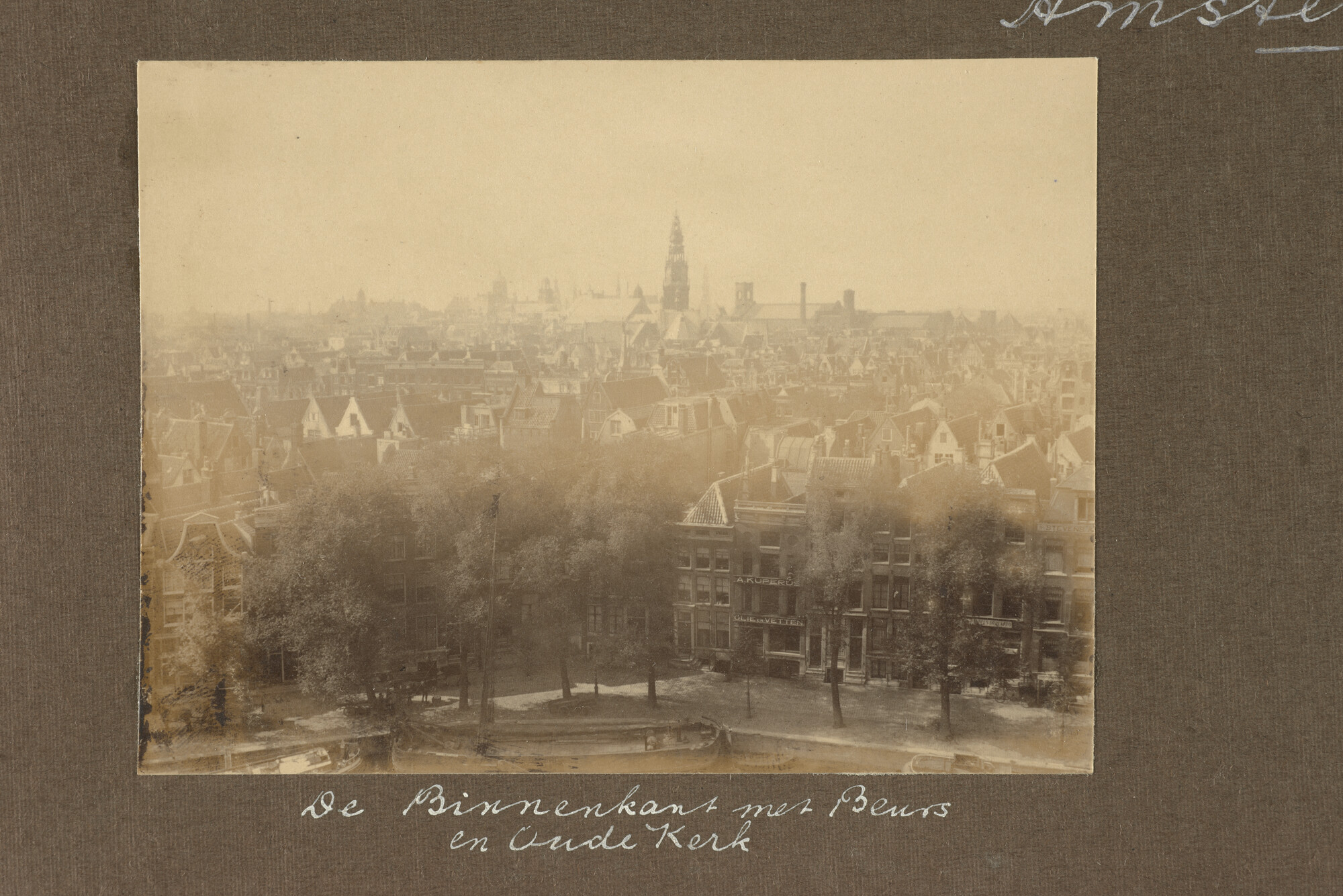 1997.1438; Zes losse bladen uit een fotoalbum van L.L. Bergsma met voornamelijk 'kiekjes'; foto