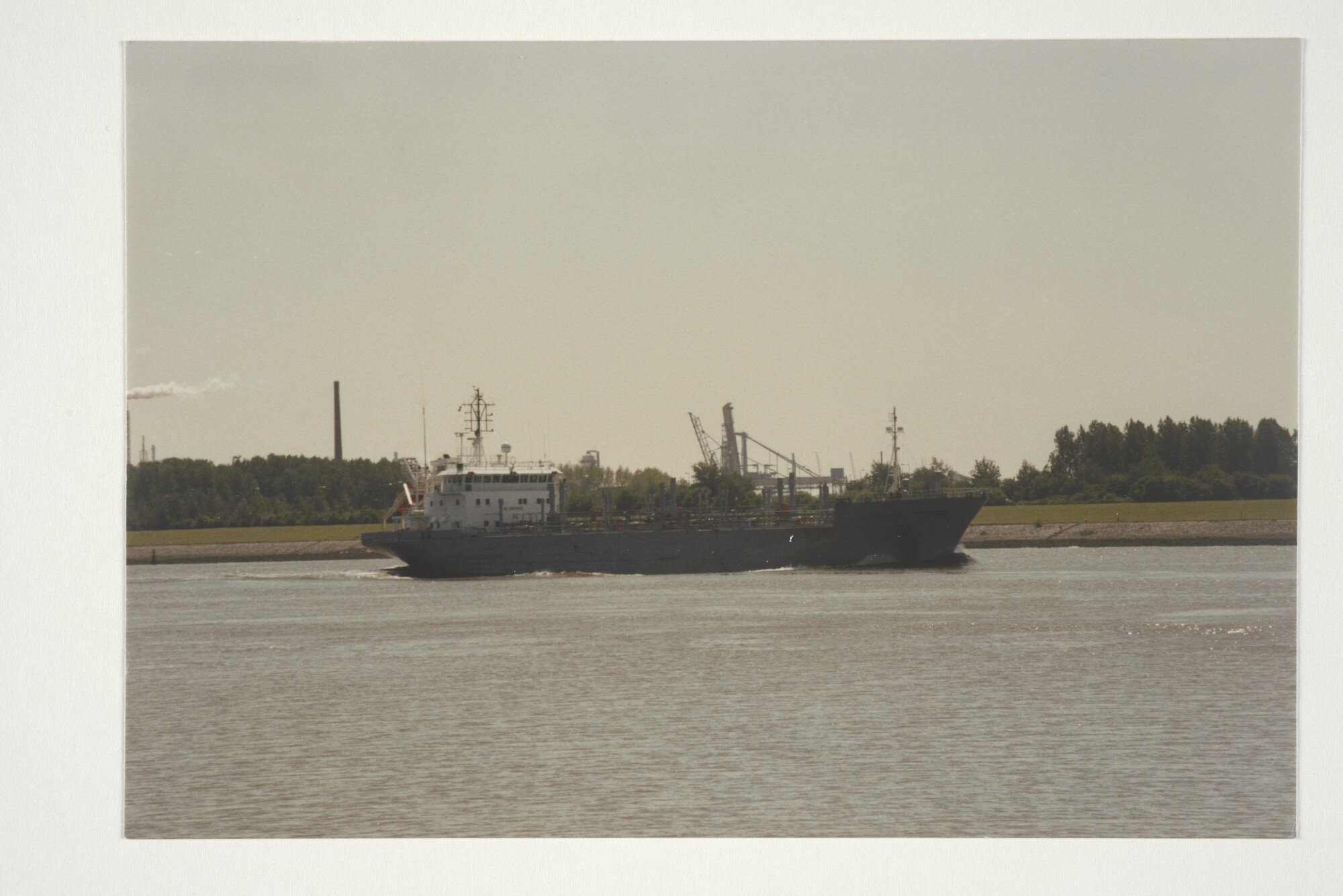 2000.0957; Kleurenfoto van de tanker ms. Theodora van Theodora Tankers uit Rotterdam [...]; foto