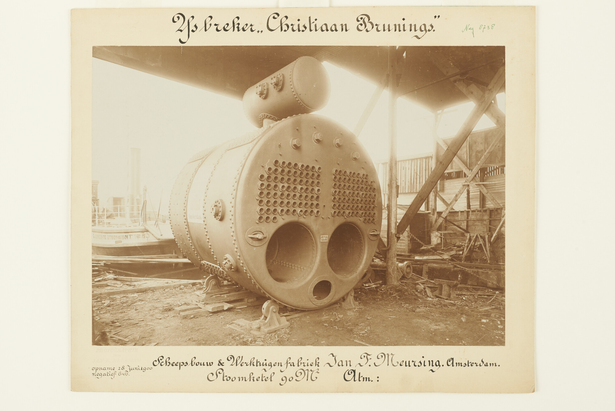 S.1156(06)290; Foto's [identiek] van de stoomketel (nummer 54) voor het stoomschip 'Christiaan Brunings'; foto