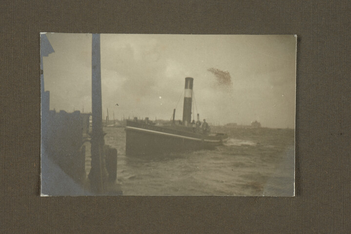 2001.1755; Omslag met vele foto's en knipsels van meest bergingsactiviteiten door Reederij v/h Gebroeders Goedkoop te Amsterdam in de periode 1929 / 1949; omslag
