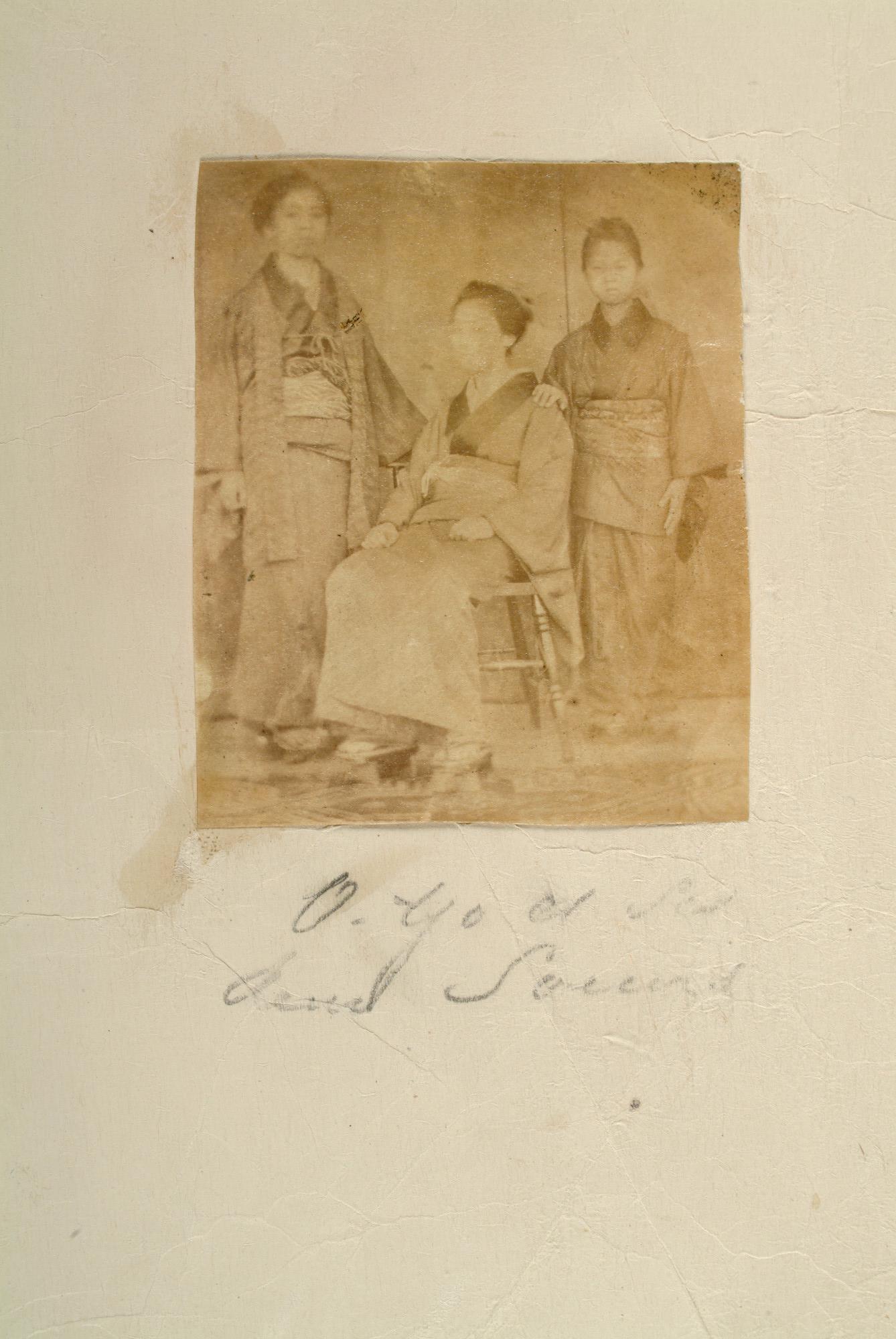 S.3628(02); Album nr. 1 uit een serie van drie van de Nederlandse consul in Japan Dirk de Graeff van Polsbroek; fotoalbum