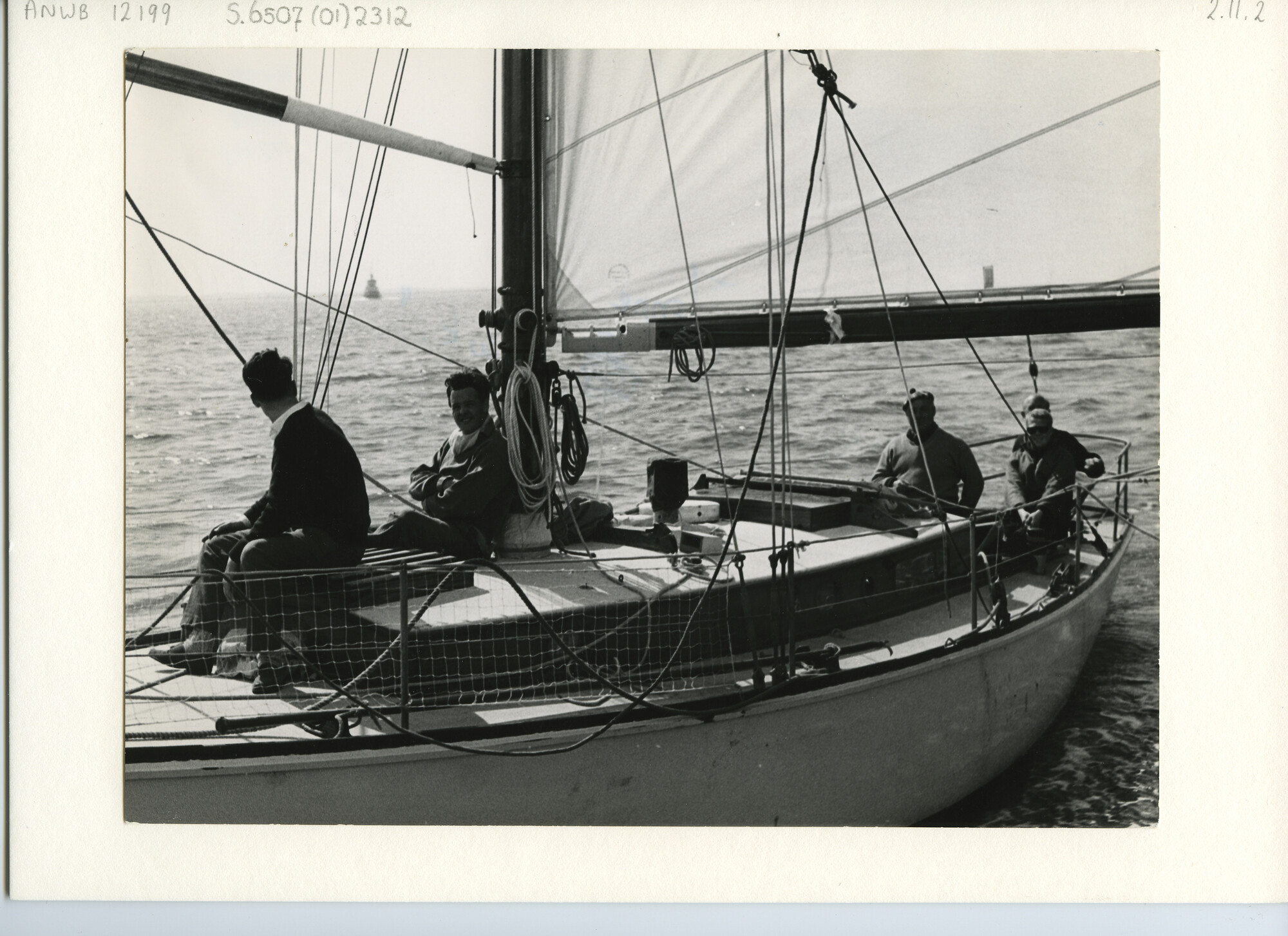 S.6507(01)2312; Foto van het R.O.R.C. (Nederland) jacht Hawk op kalme zee; foto