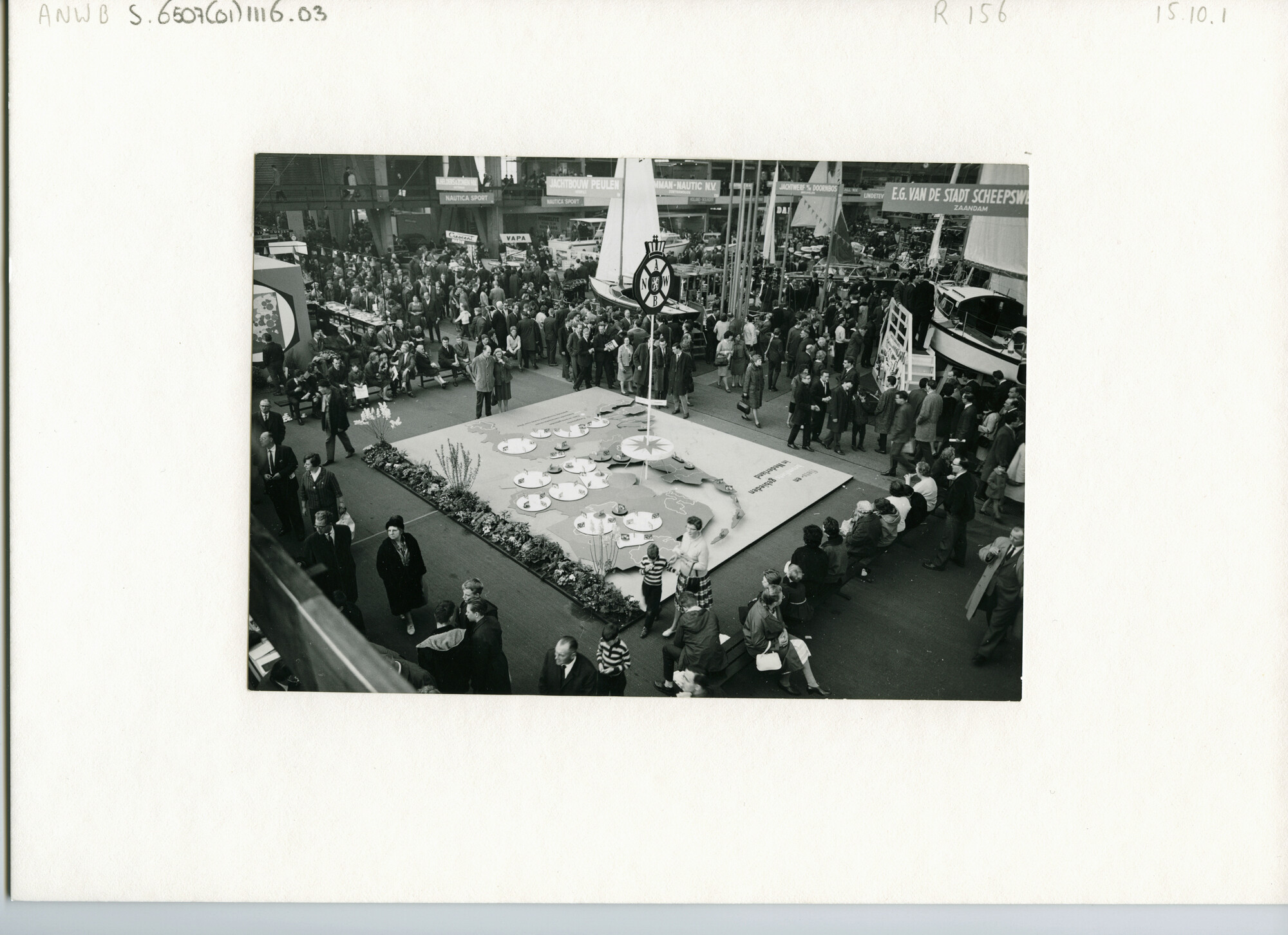 S.6507(01)1116.03; Grote belangstelling voor de HISWA-tentoonstelling 1964.; foto