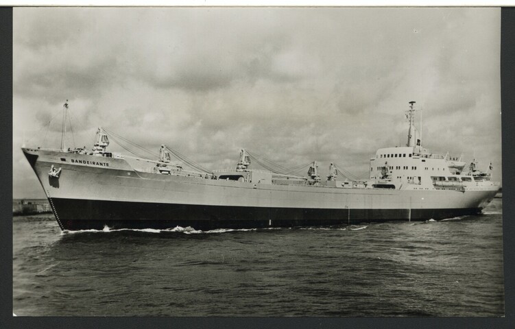 S.6408(0009); Het Noorse vrachtschip ms. 'Bandeirante' van rederij Fred Olsen & Co; prentbriefkaart