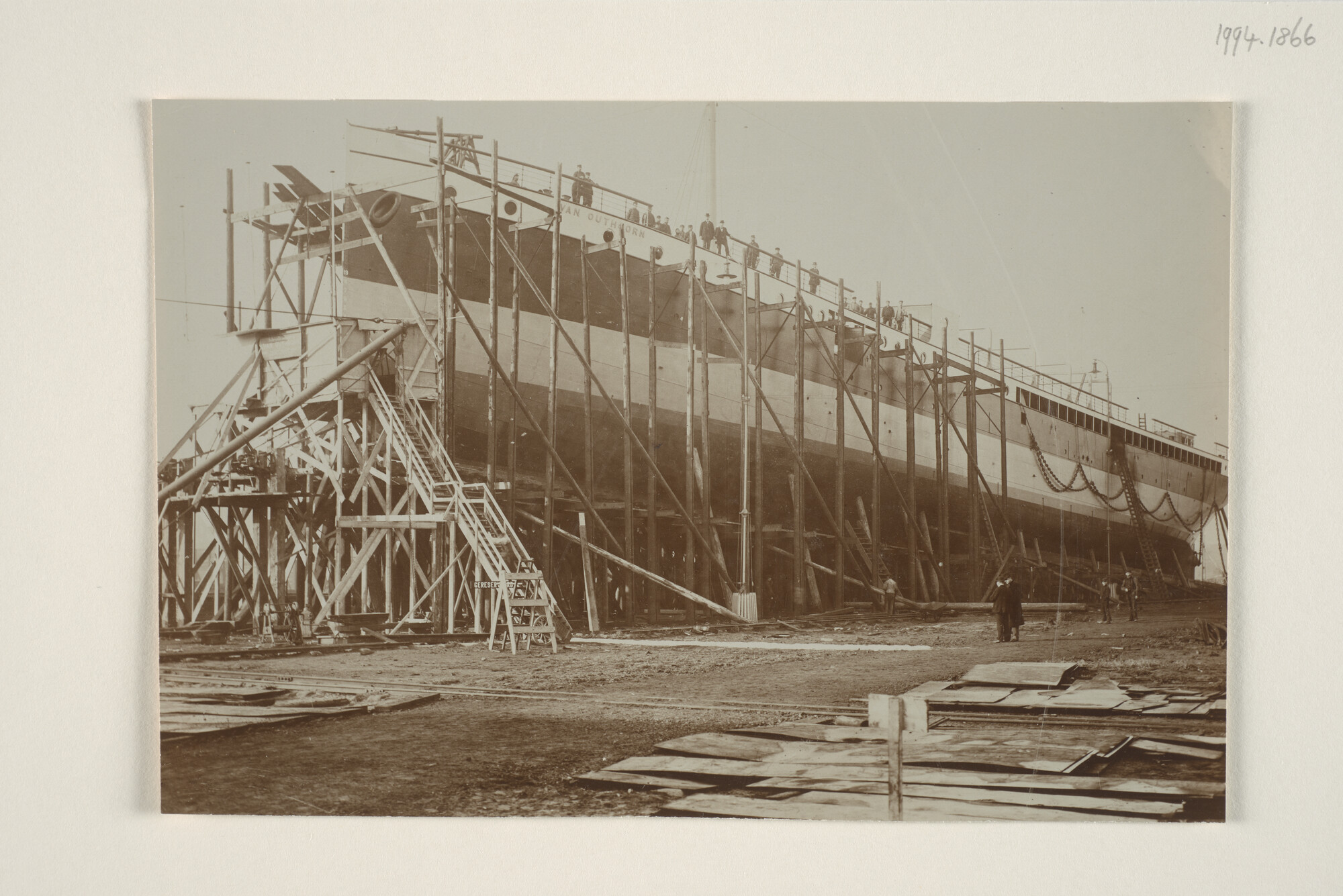 1994.1866; Fotos van de tewaterlating van het ss. Van Outhoorn bij de Nederlandsche [...]; fotoreportage