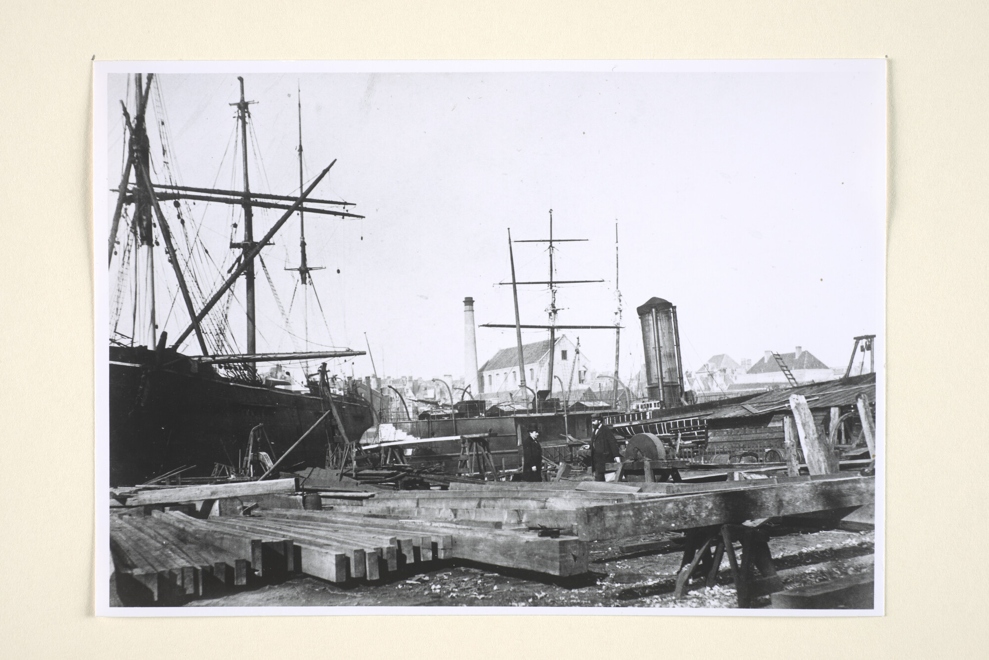 1995.1055; Reproductiefoto's van het ramschip Zr.Ms. 'Schorpioen' bij de werf van Huygens & Van Gelder te Amsterdam [...]; fotoreportage