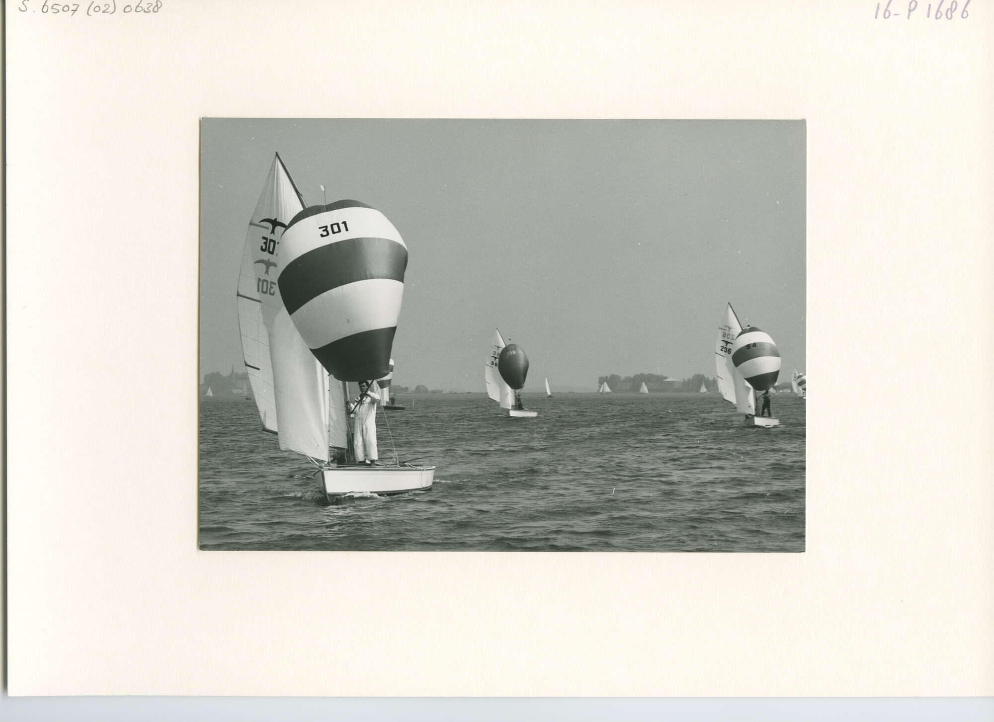 S.6507(02)0638.05; Zwart-wit foto van de Braassemweek 1962: de Valkenklasse; foto