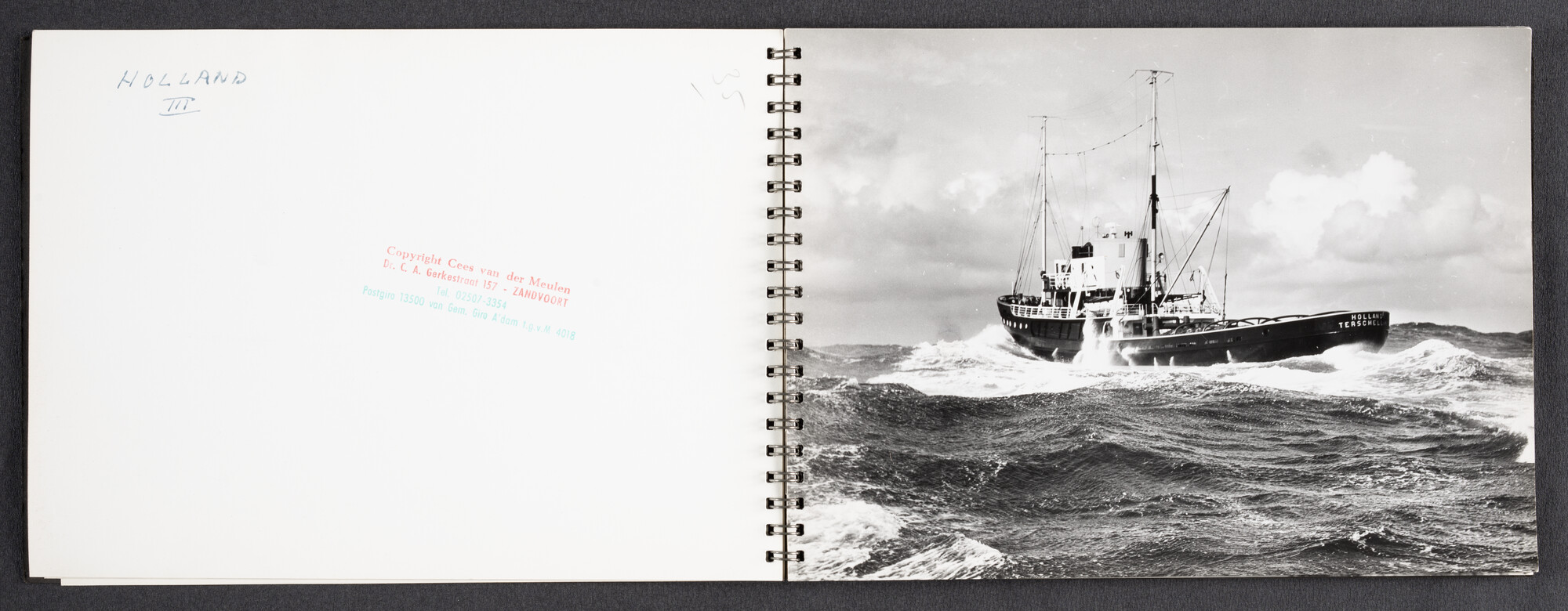 2022.1523; Fotoalbum met zwart-wit foto's van seagoing tugs; fotoalbum