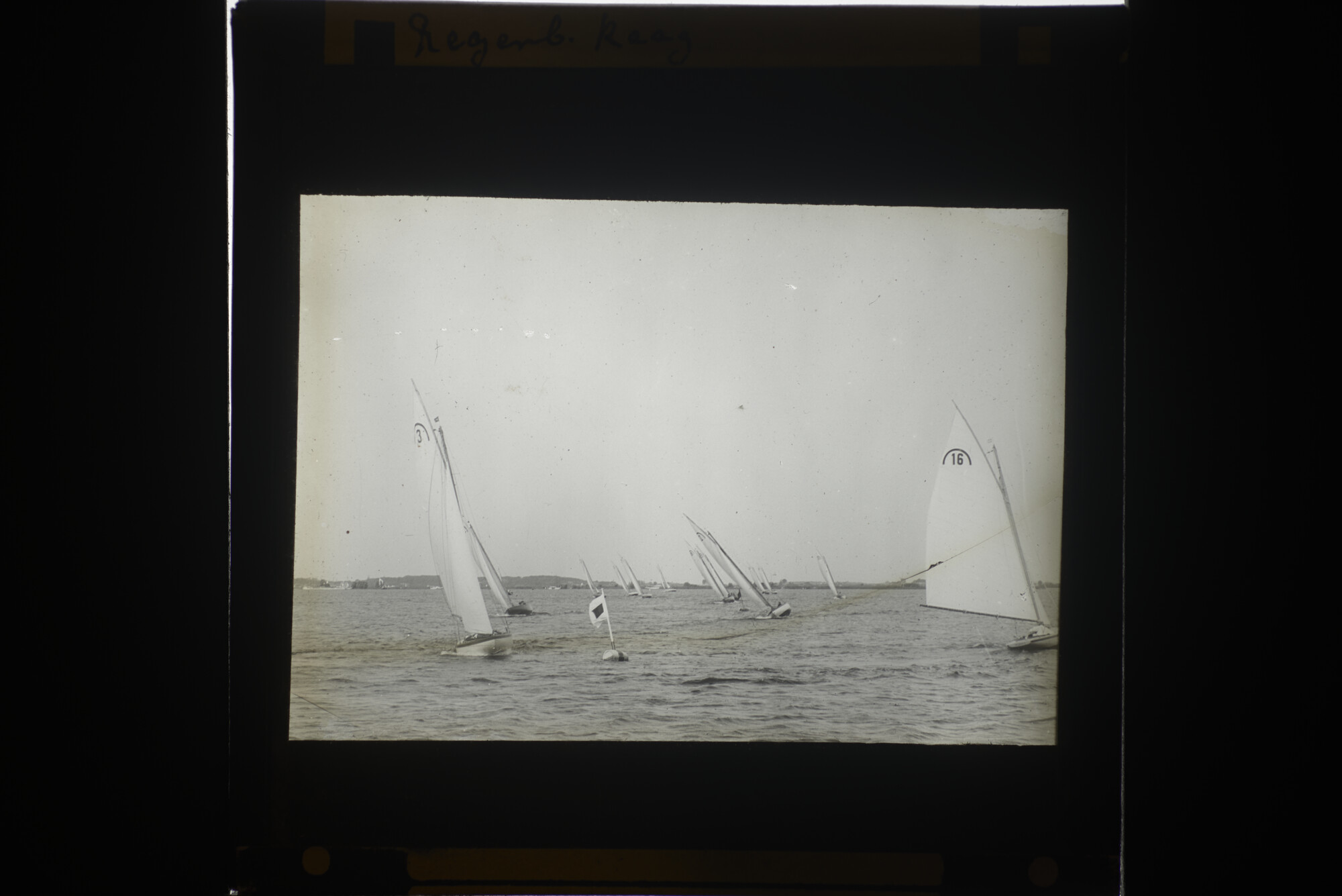 2014.0606; Vijftig lantaarnplaatjes met afbeeldingen van de Nederlandse watersport 1900-1935; lantaarnplaatje