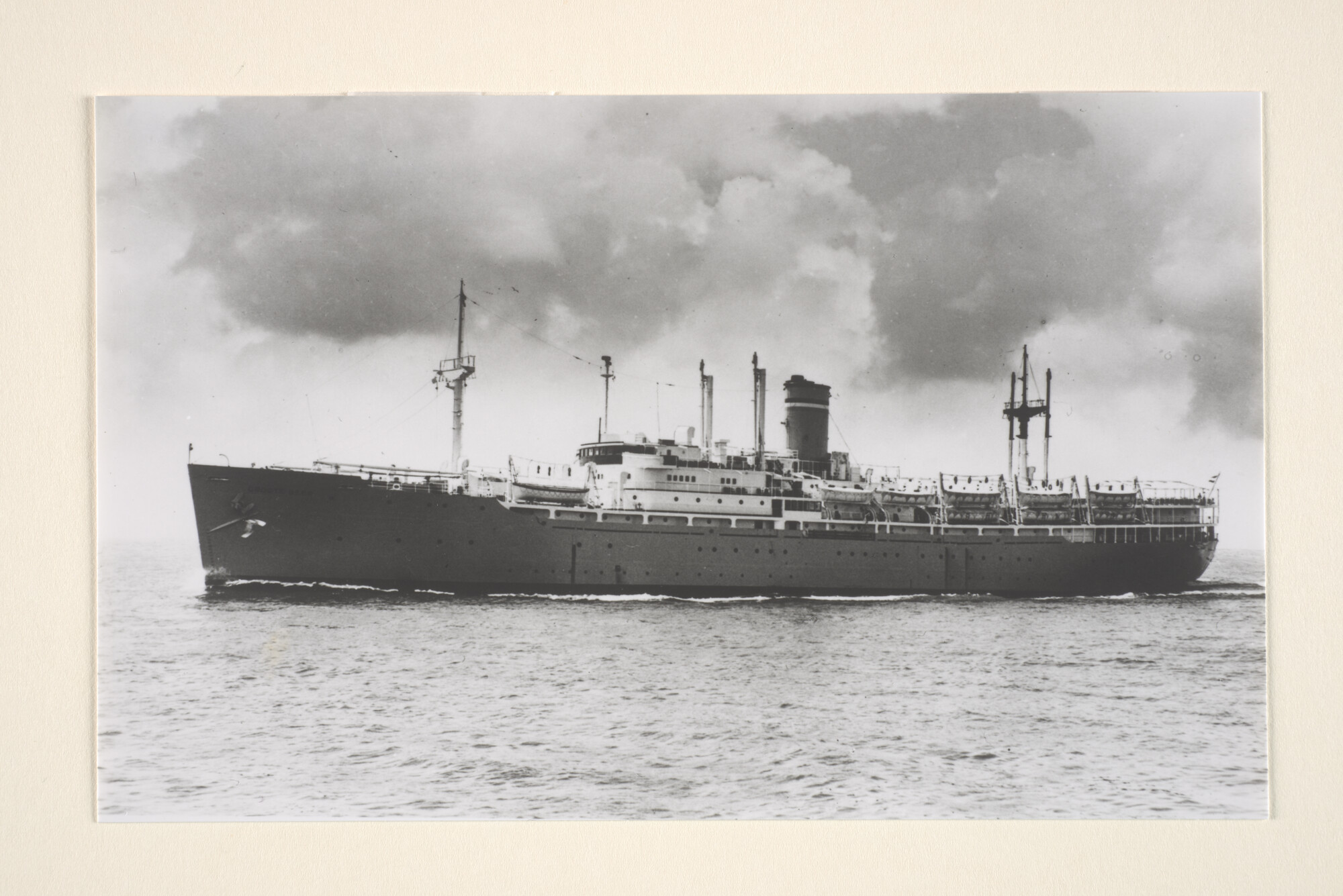 1996.3065; Het emigrantenschip ss. Groote Beer (ex- Costa Rica Victory) [...]; foto