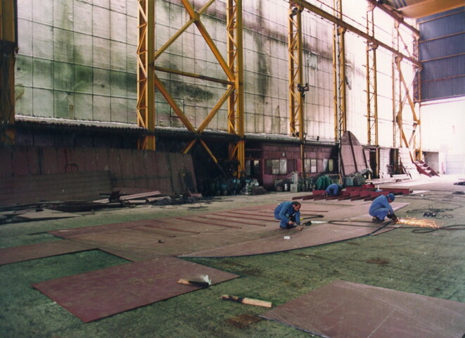 2001.1714; Kleurenfoto's van het werk aan de bodemsectie voor sleepboten type Titan; fotoreportage