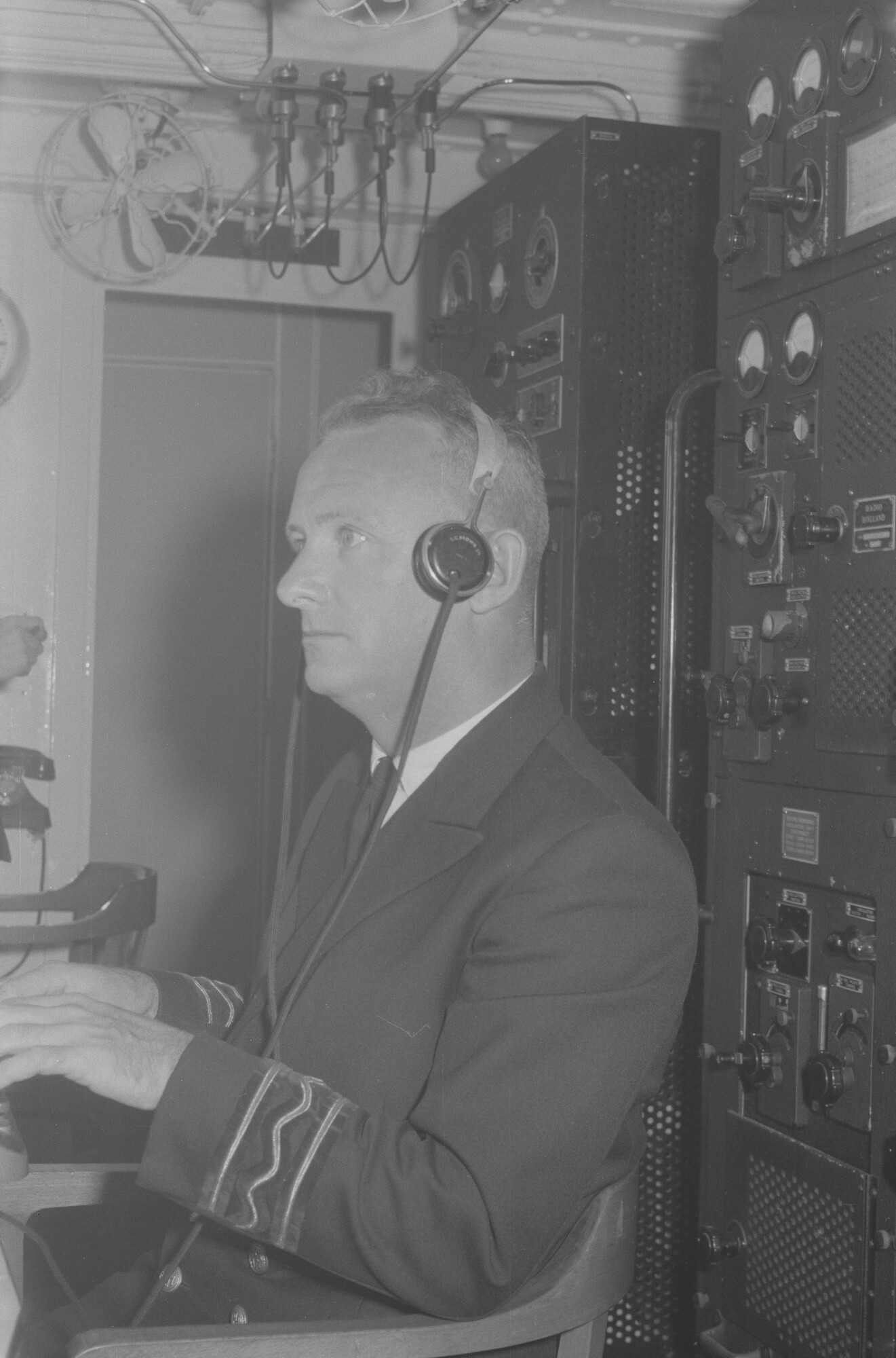 2015.1298; Negatief van de radiohut aan boord van ms. Oranje; negatief