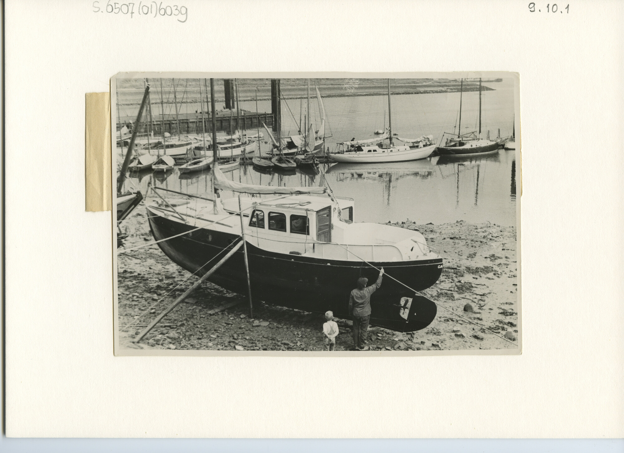 S.6507(01)6039; Foto van haven van Terneuzen tijdens laagwater; foto