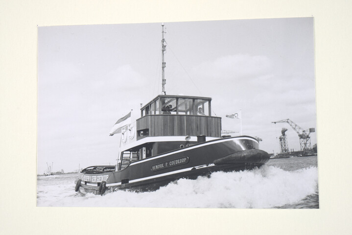 S.5219(12)0385; Foto's van de proefvaart van drie havensleepboten; fotoreportage