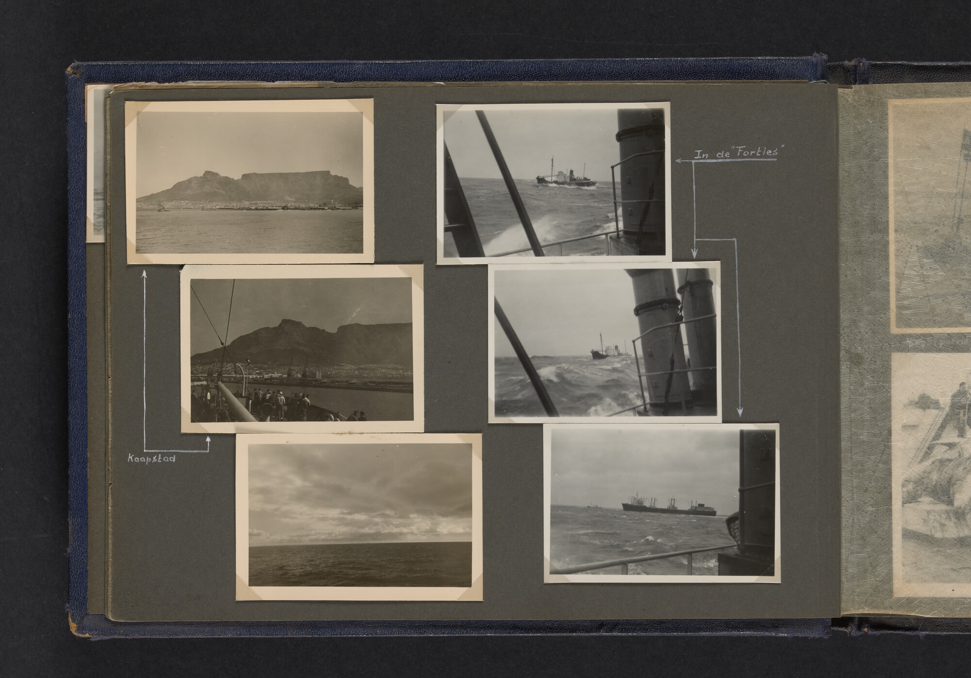 2021.0009; Fotoalbum van Joost Ossewaarde, 4e radiotelegrafist op walvismoederschip Willem Barendsz (II) en walvisjagers, met foto's van vangstseizoenen 1955-1956 en 1956-1957.; fotoalbum