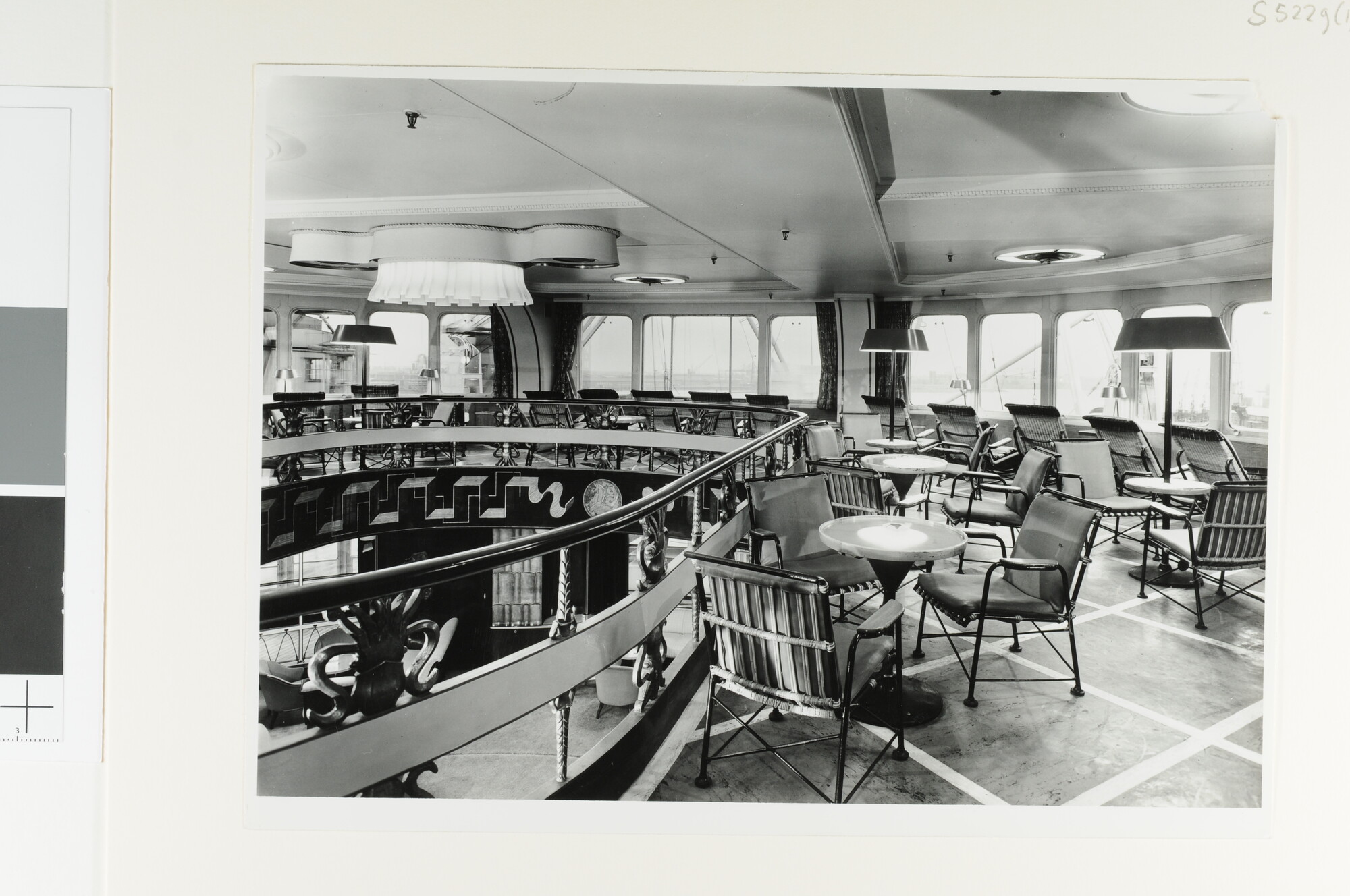 S.5229(01); Interieurfoto's genomen aan boord van ms. 'Willem Ruys' van de Koninklijke Rotterdamsche Lloyd [...]; fotoreportage