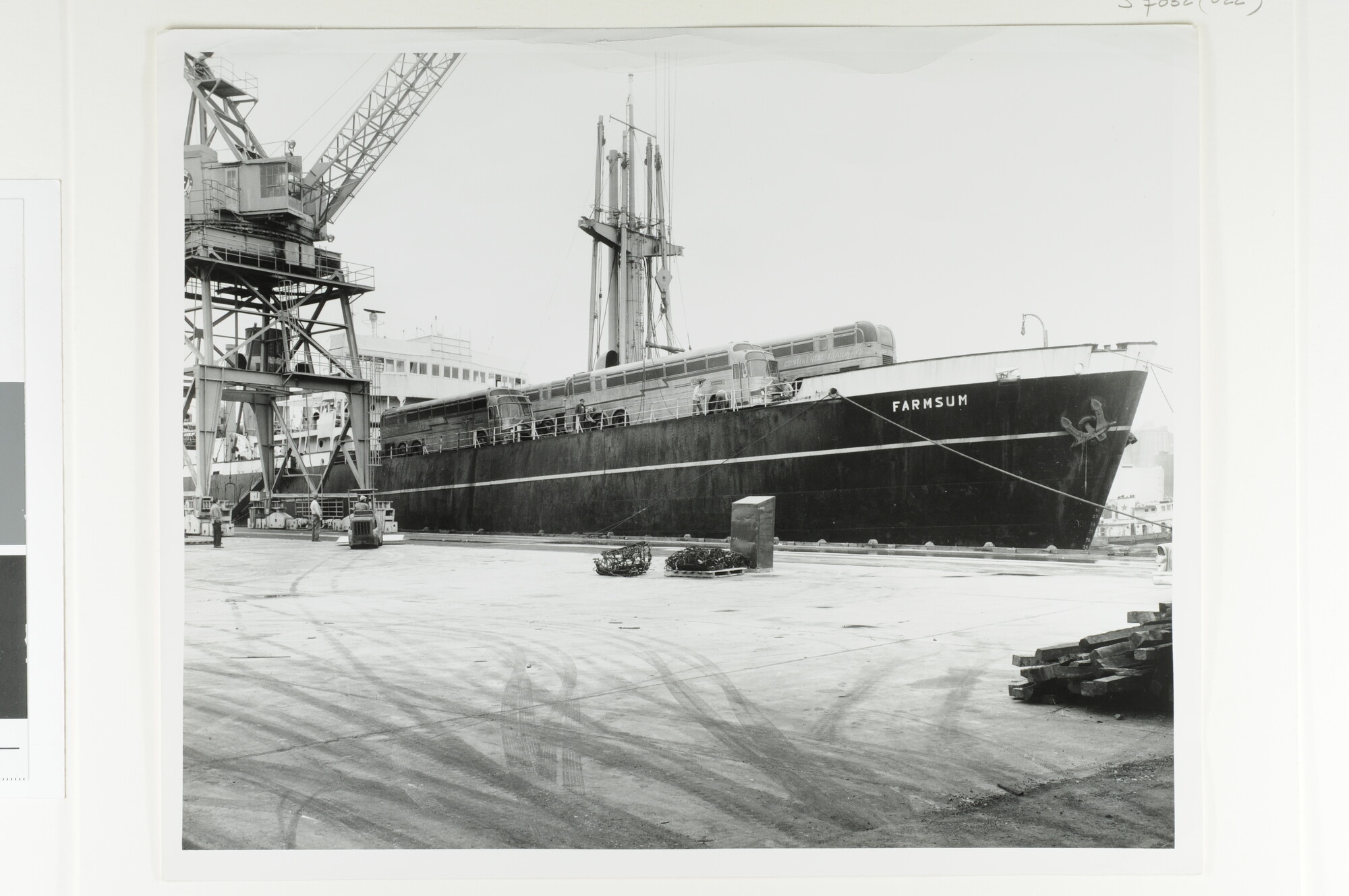 S.7032(022); Fotos van het ontschepen van de sleepboten Pemex XXIV en  Pemex V [...]; fotoreportage