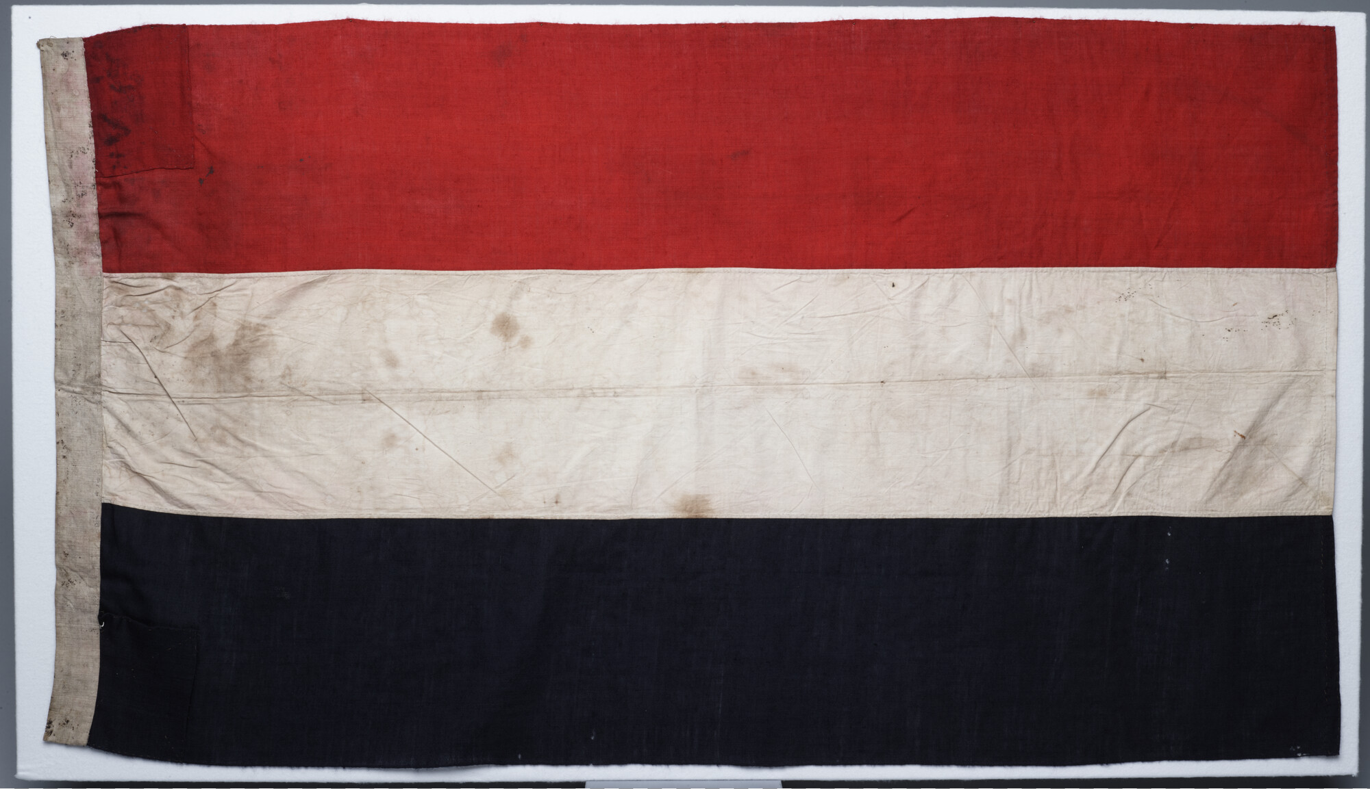 S.1525(17) [nr 0002]; Vlag van Nederland, gebruikt tijdens de Nederlandse Noordpool expeditie 1882 - 1883; vlag