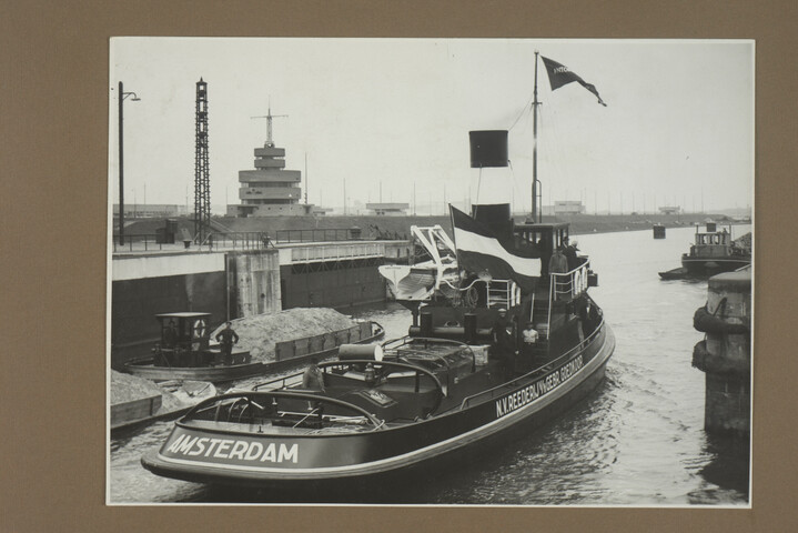 2001.1755; Omslag met vele foto's en knipsels van meest bergingsactiviteiten door Reederij v/h Gebroeders Goedkoop te Amsterdam in de periode 1929 / 1949; omslag