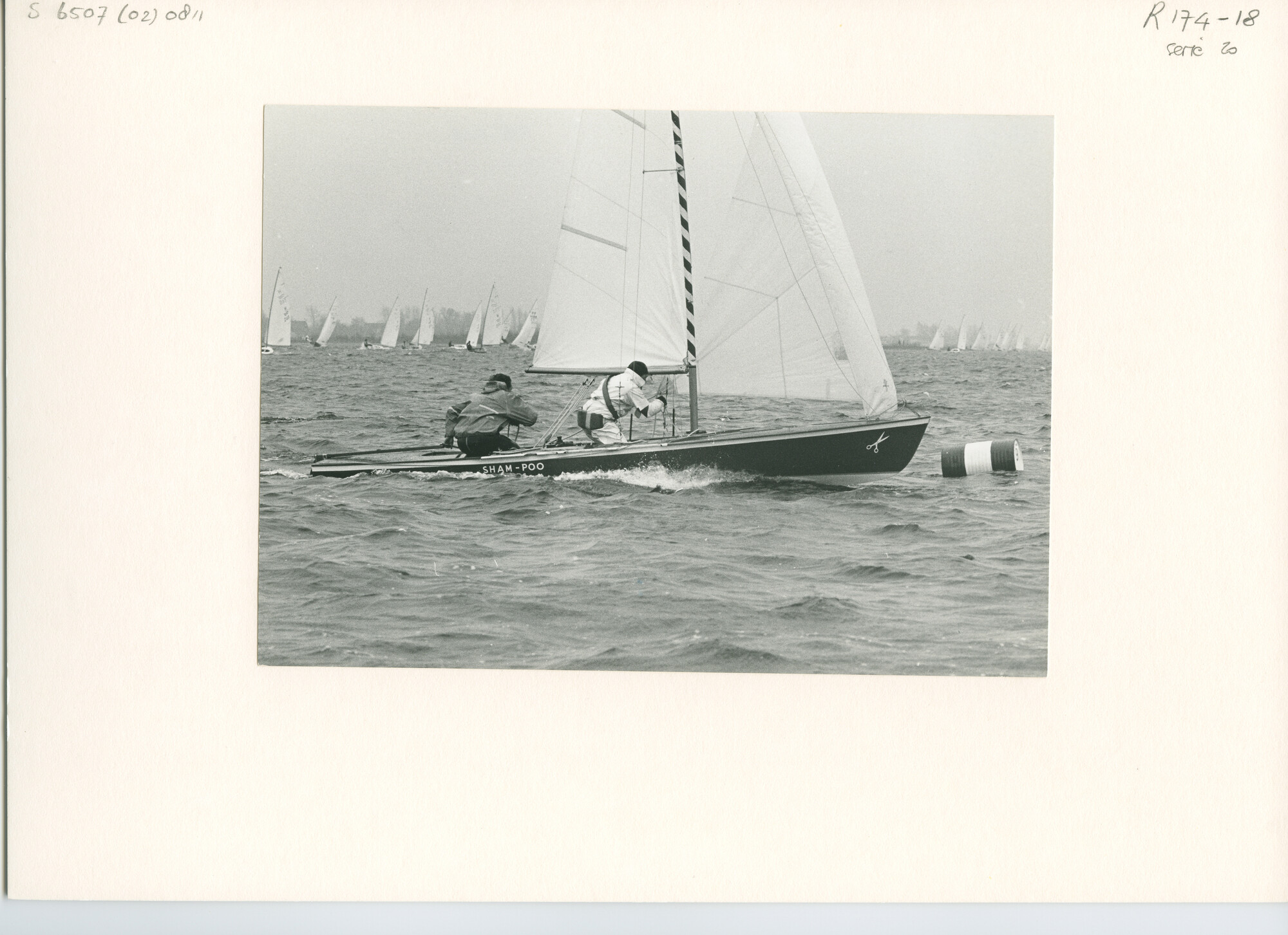 S.6507(02)0811.01; Zwart-wit foto van de FD-klasse op de Loosdrechtse Plassen; foto