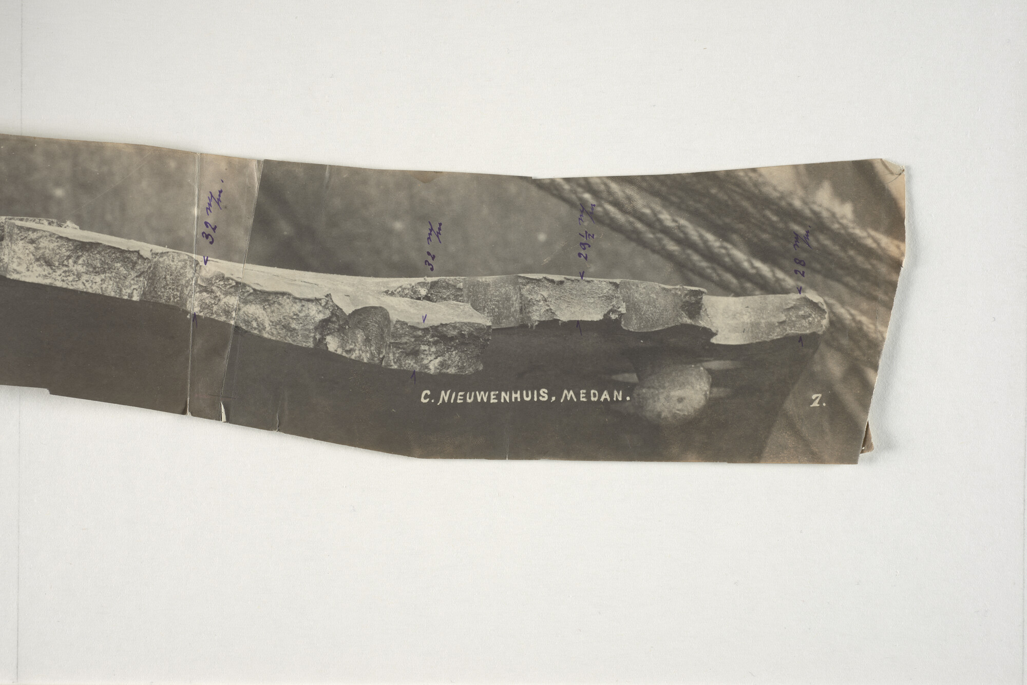 1994.1611; Schadefoto van de doorsnede van de circa 33 mm dikke ketelplaat van het ss. Pahud [...]; foto