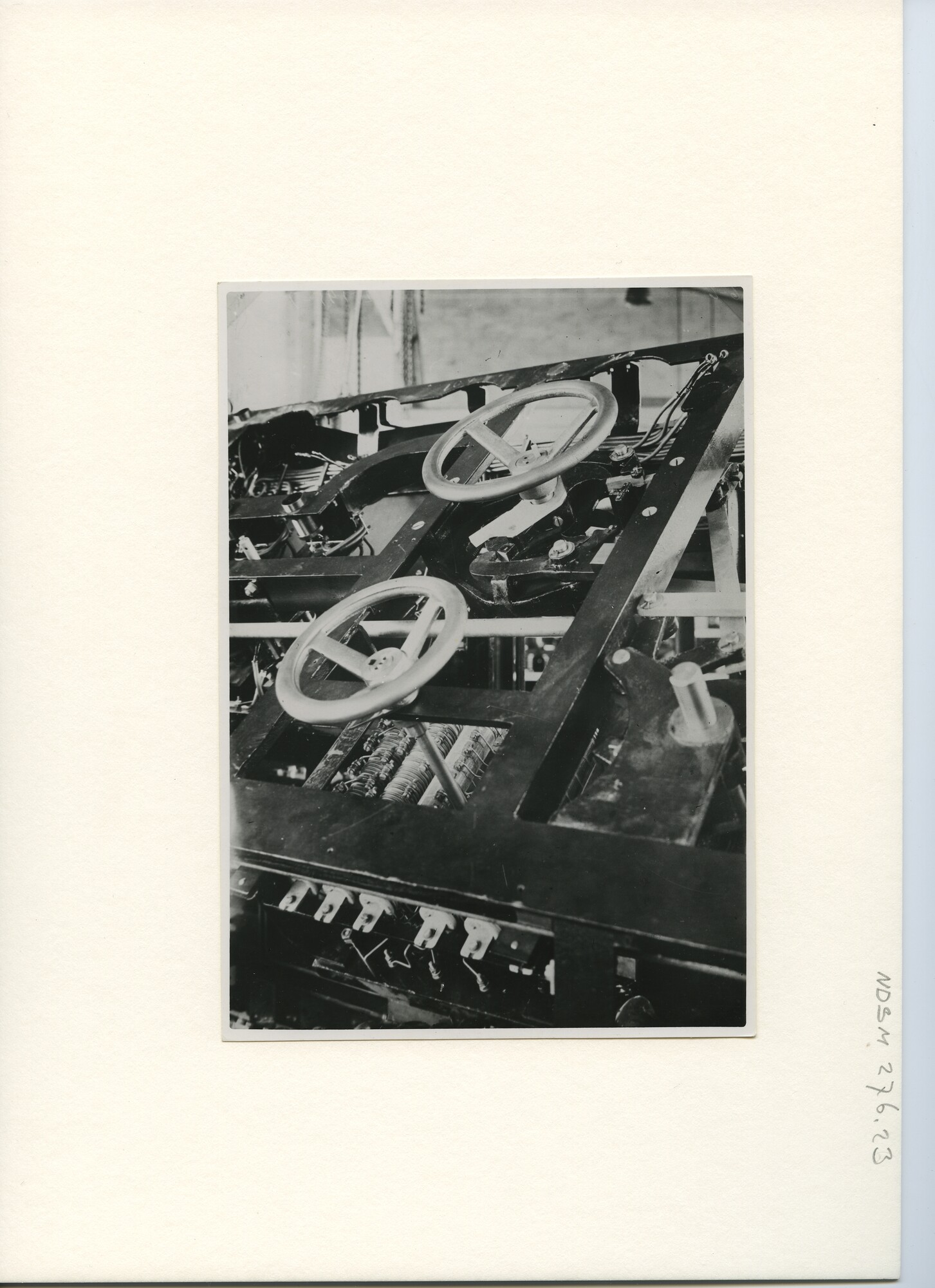 S.5444(1518)02; Interieurfoto van de machinekamer van het passagiersschip tes Viacheslav Molotov; foto