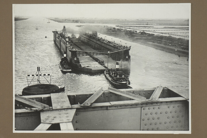 2001.1755; Omslag met vele foto's en knipsels van meest bergingsactiviteiten door Reederij v/h Gebroeders Goedkoop te Amsterdam in de periode 1929 / 1949; omslag