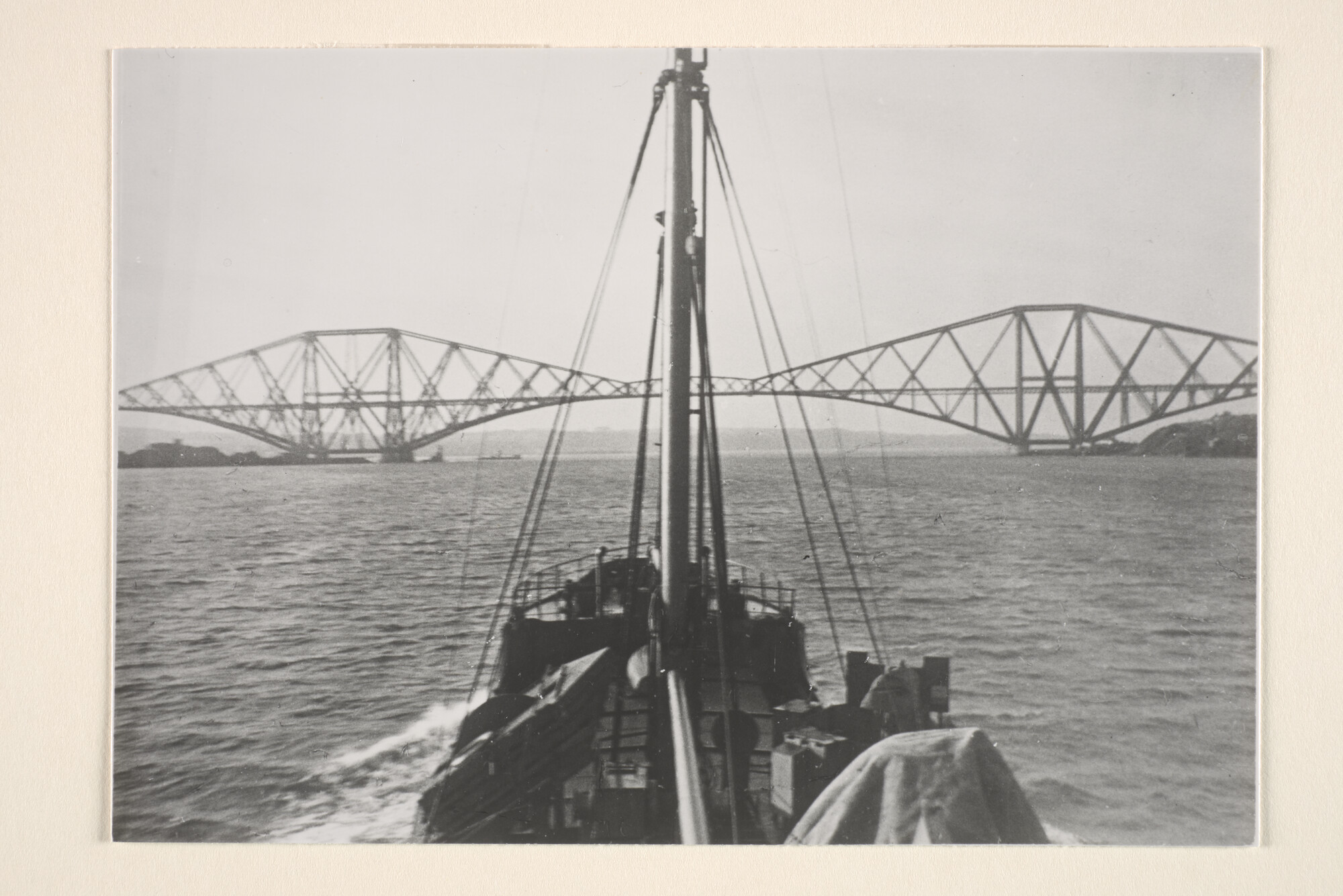 1996.3858; Reproductiefotos van de Forth Bridge over de Firth of Forth [...]; fotoreportage